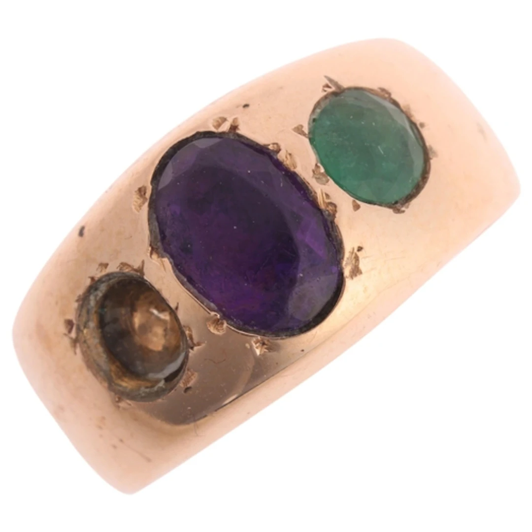 A Vintage 18ct gold three stone band ring, set with oval-cut...