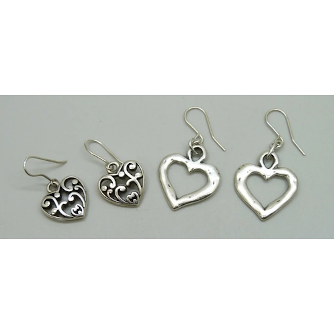 Two pairs of silver plated heart design drop earrings, on 92...