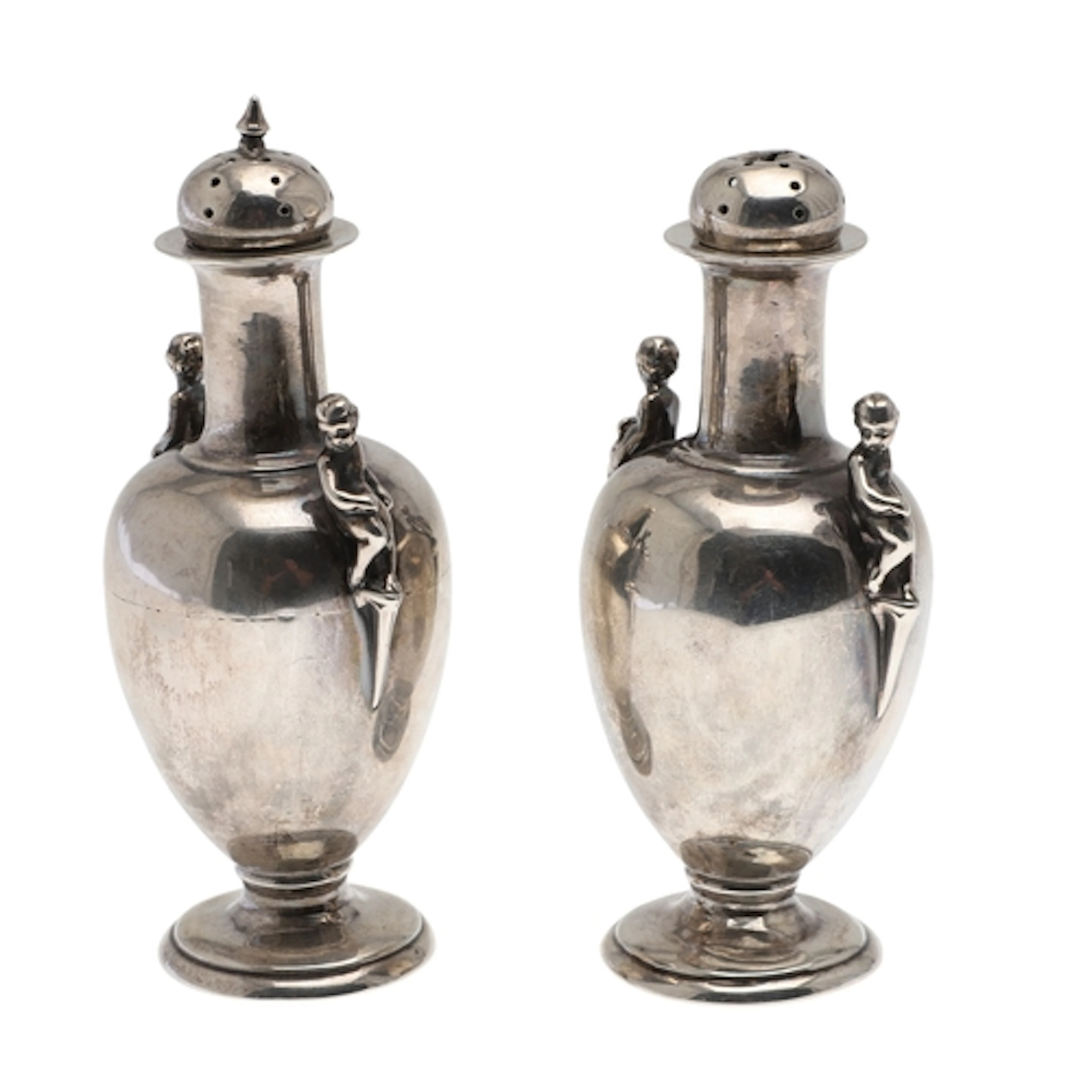 A PAIR OF AMERICAN STERLING SILVER PEPPERETTES, BY GORHAM. O...