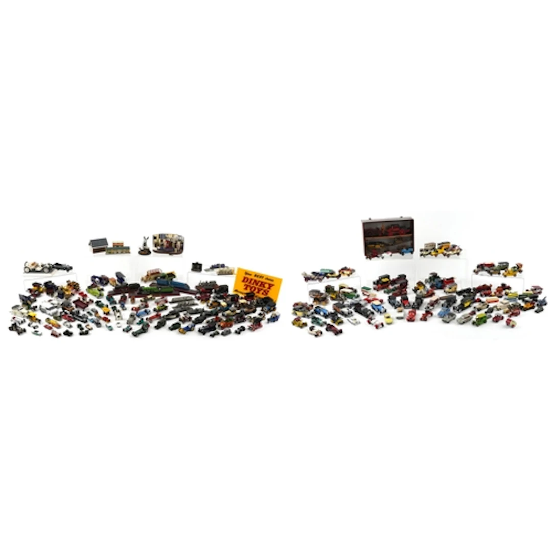 Large collection of vintage and later diecast vehicles inclu...