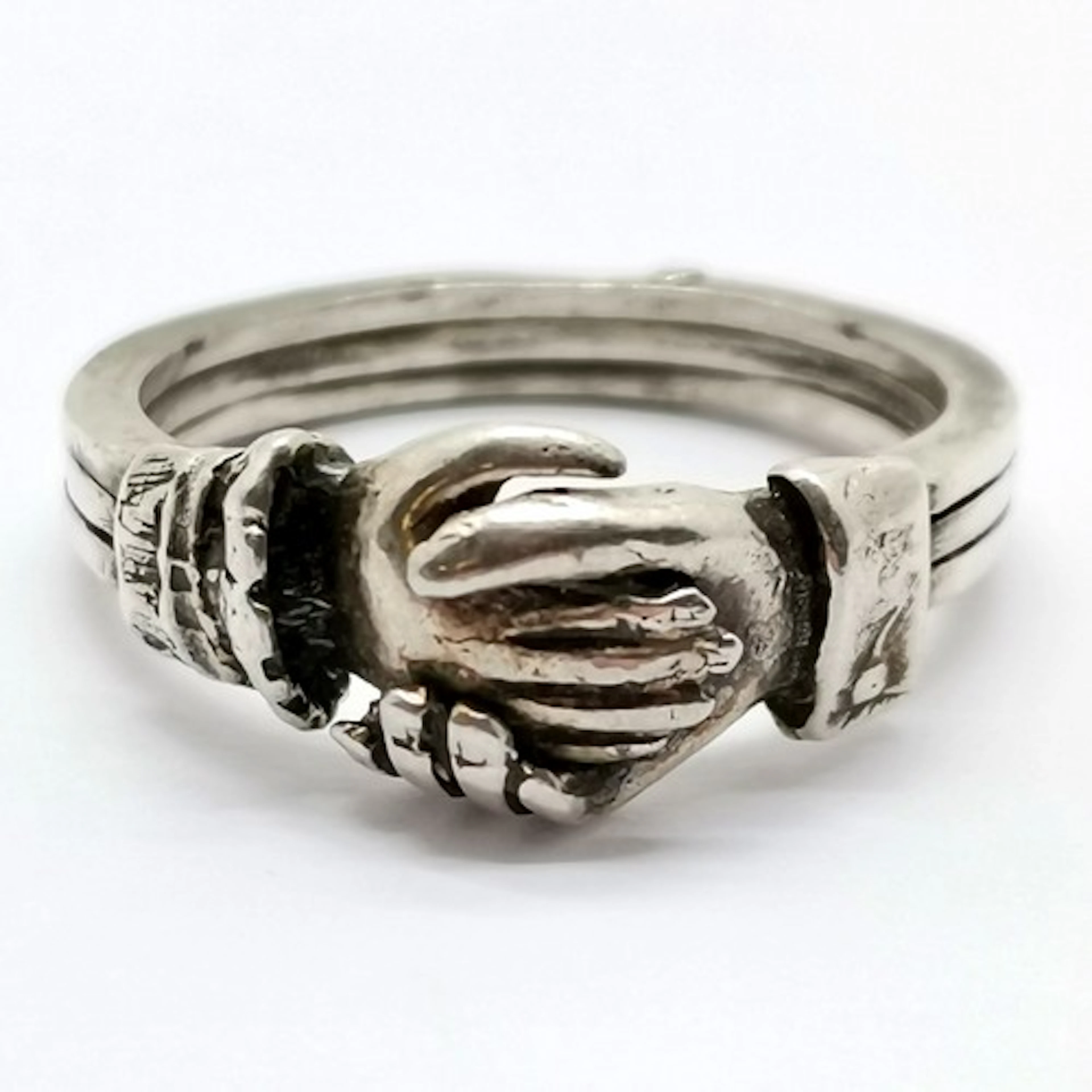 Unmarked silver friendship ring / hands across the sea - siz...