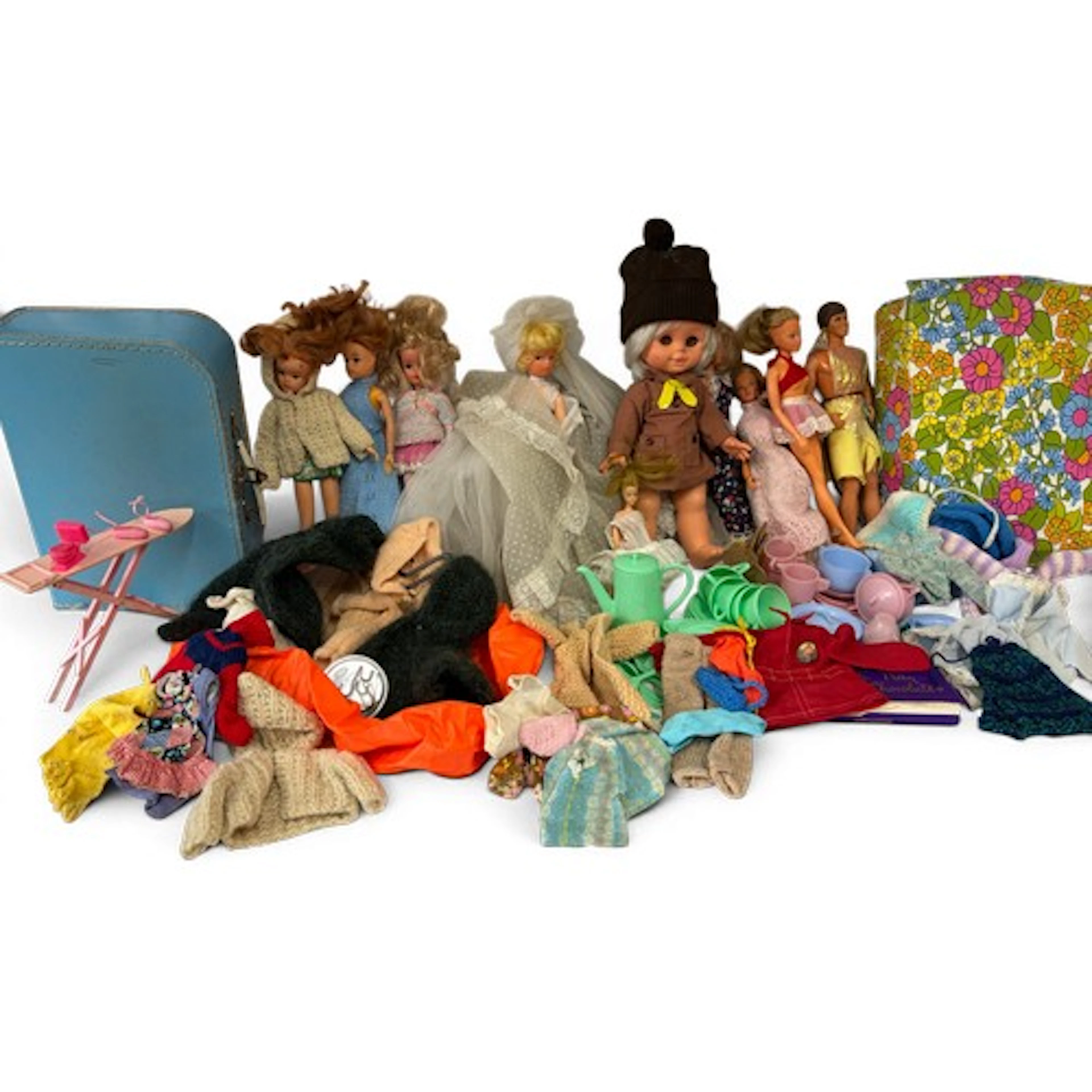 A collection of dolls to include 3 x Sindy's (2 x 2 Gen Sind...