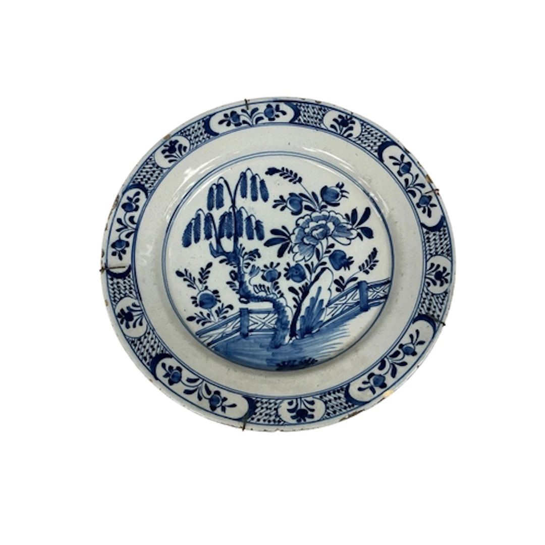 An 18th century Delft blue and white chinoiserie charger, 34...