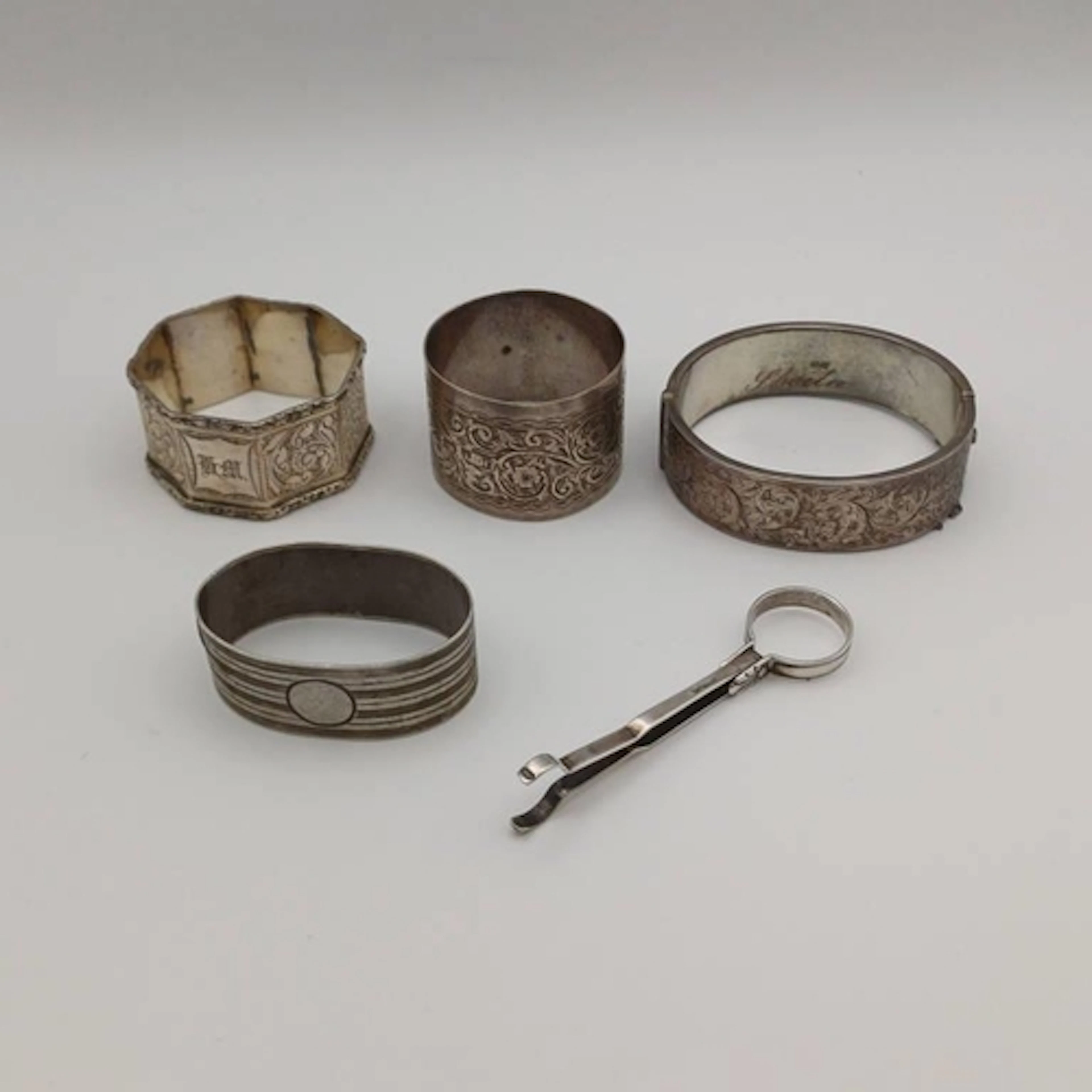 3 SILVER NAPKIN RINGS, SILVER HINGED BANGLE, & A CIGARETTE H...