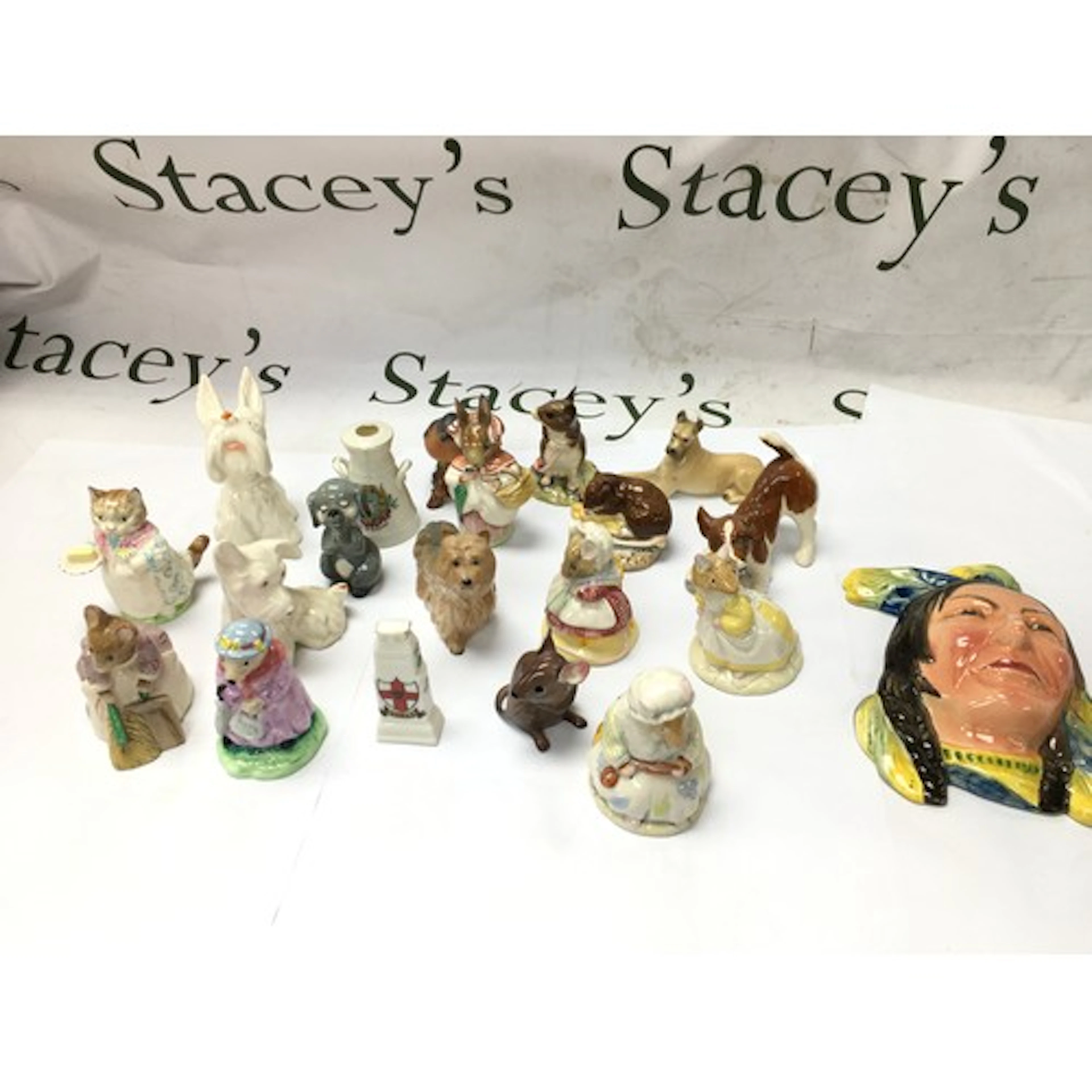 Collection of mixed ceramic items including Royal Albert, Be...
