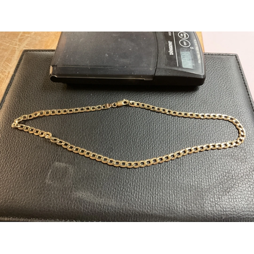 9ct curb link necklace weight 5 grams.