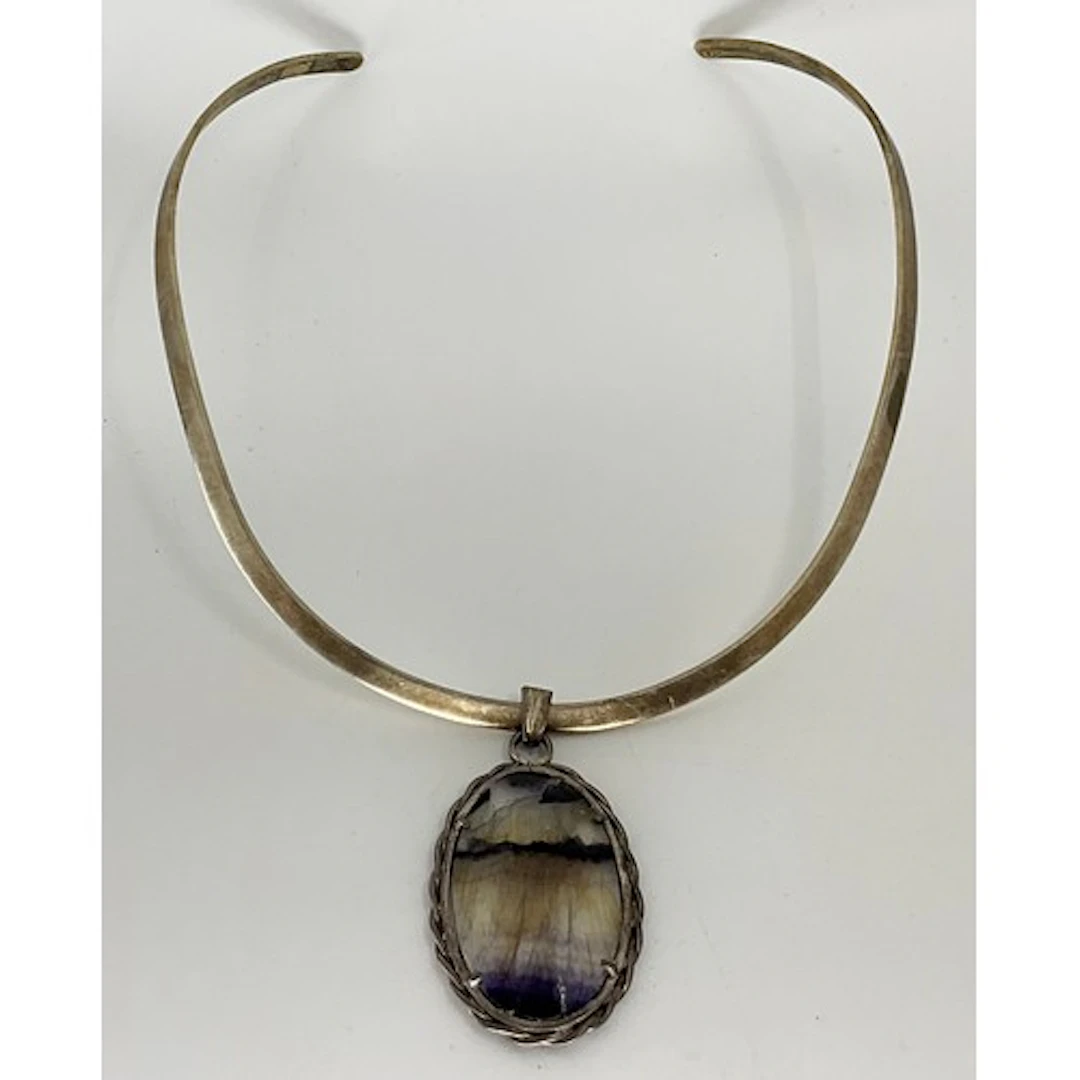 A blue john silver metal mounted pendant necklace, with rigi...