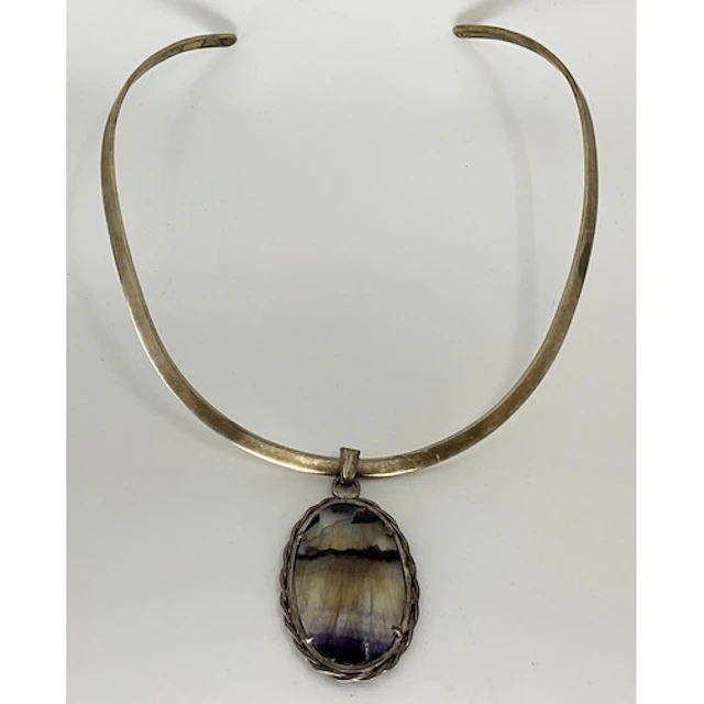 A blue john silver metal mounted pendant necklace, with rigi...