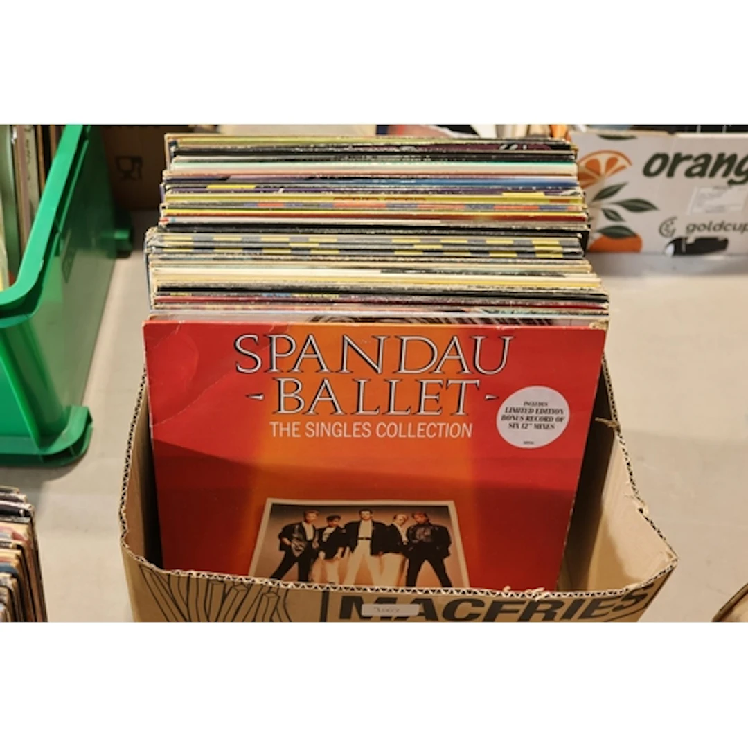 Box containing mixed vinyl records to include Spandau Ballet...