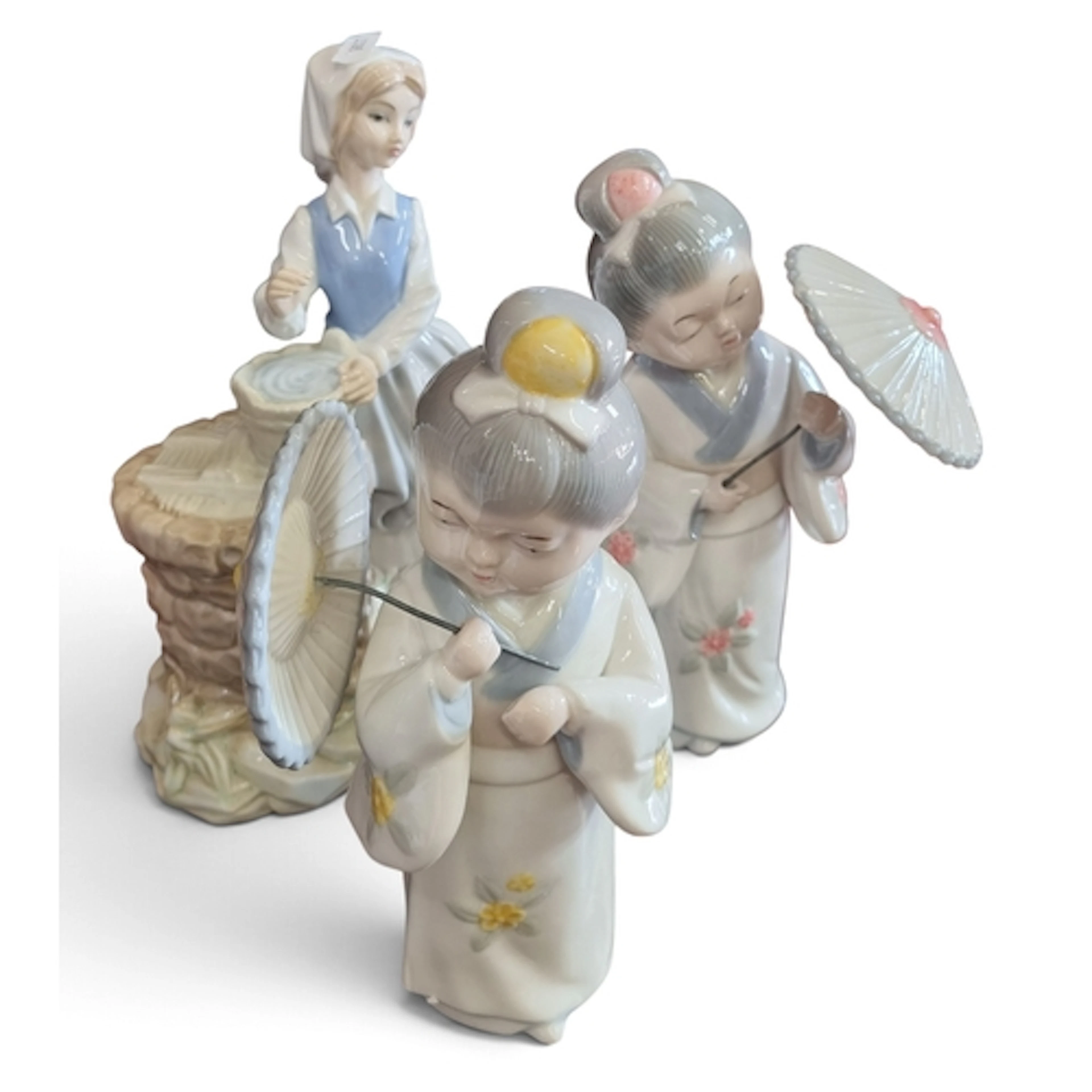 A group of Spanish Figures. TB 25 cm approx.