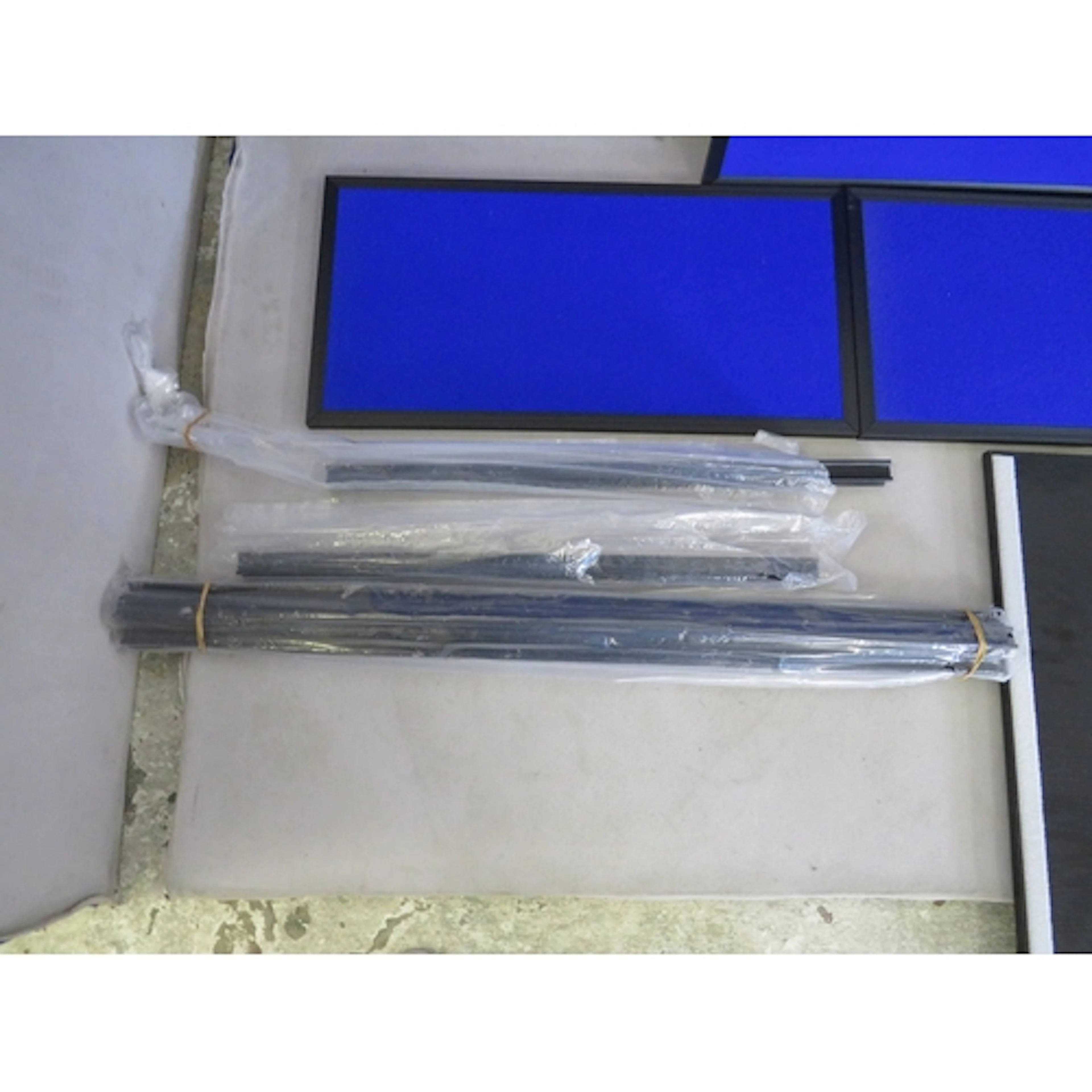Photography Screens & accessories, 3 large & 3 smaller scree...