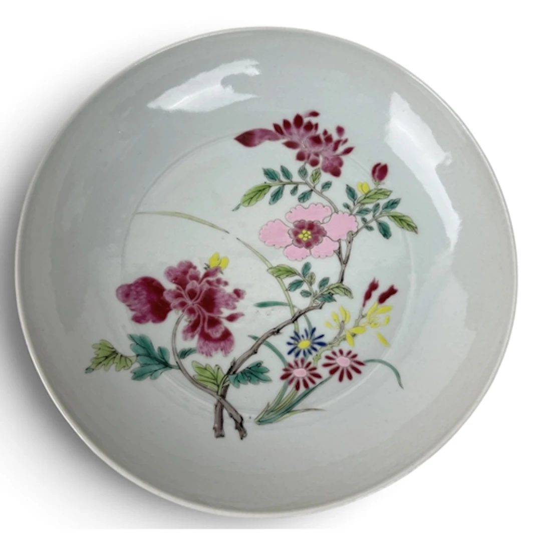 A CHINESE PORCELAIN DISH Painted with flowers to centre. Six...