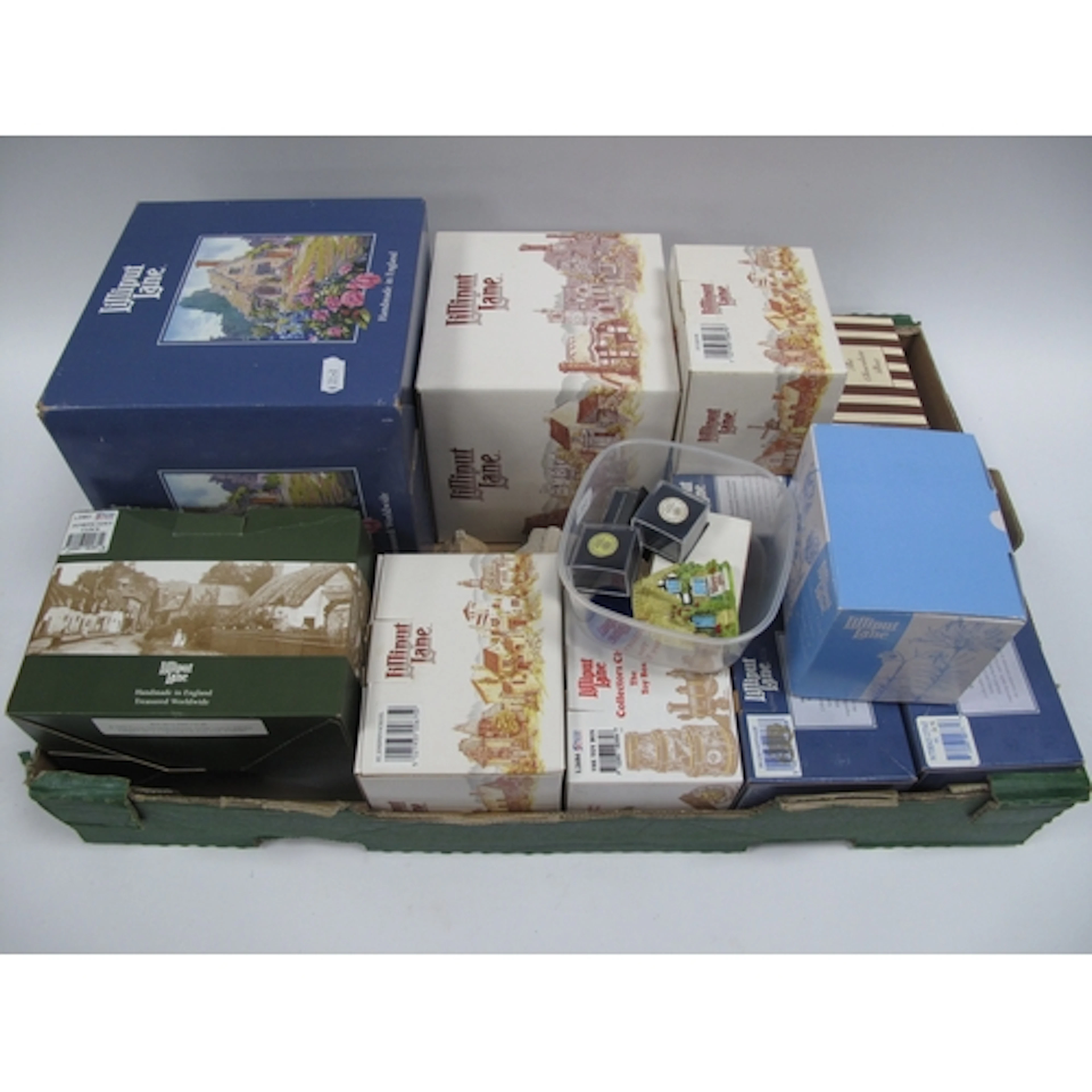 Lilliput Lane collection, including thirteen boxed cottages ...