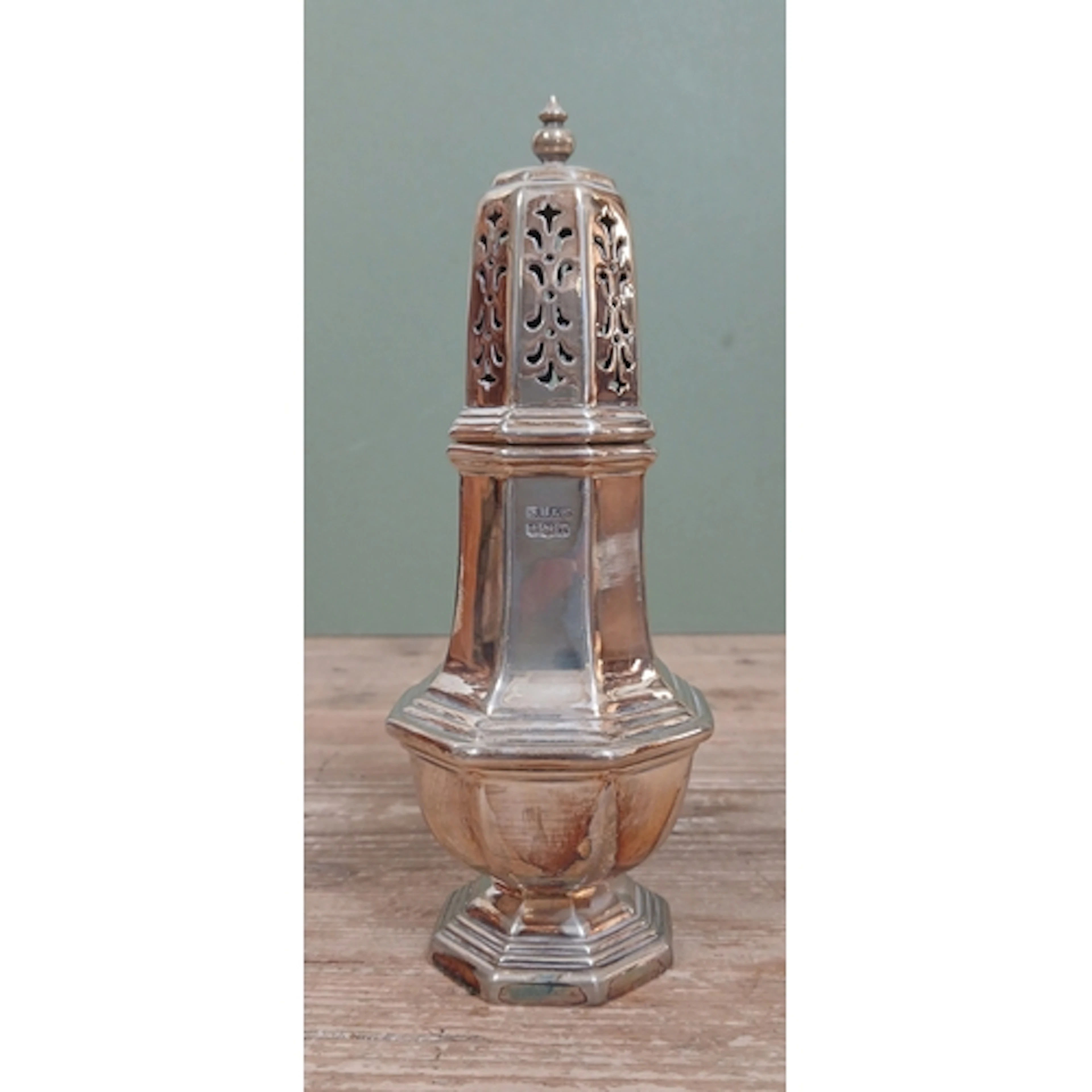 An Elizabeth II silver sugar castor, S Blanckensee & Sons Lt...