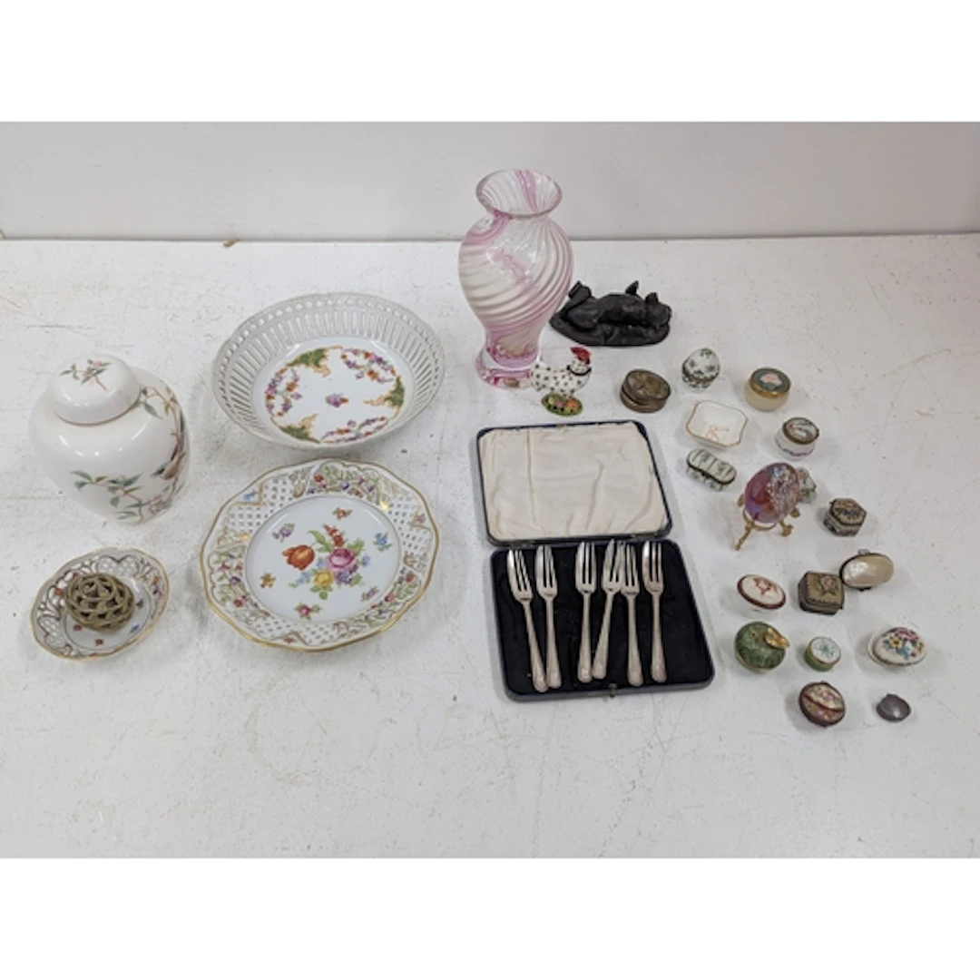 Mixed collectables, ceramics and a glass vase to include Lim...