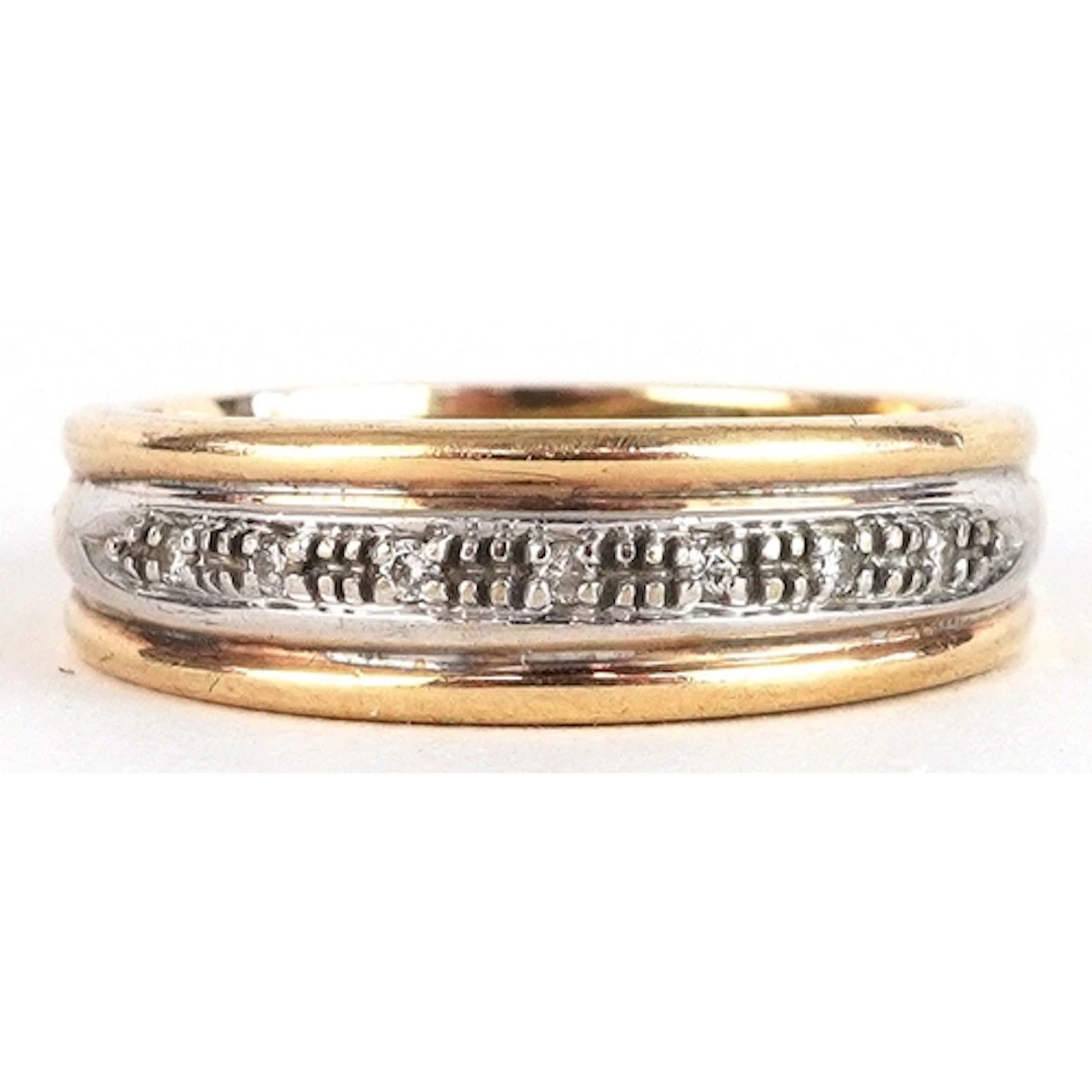9ct gold diamond half eternity ring, size O, 4.2g.