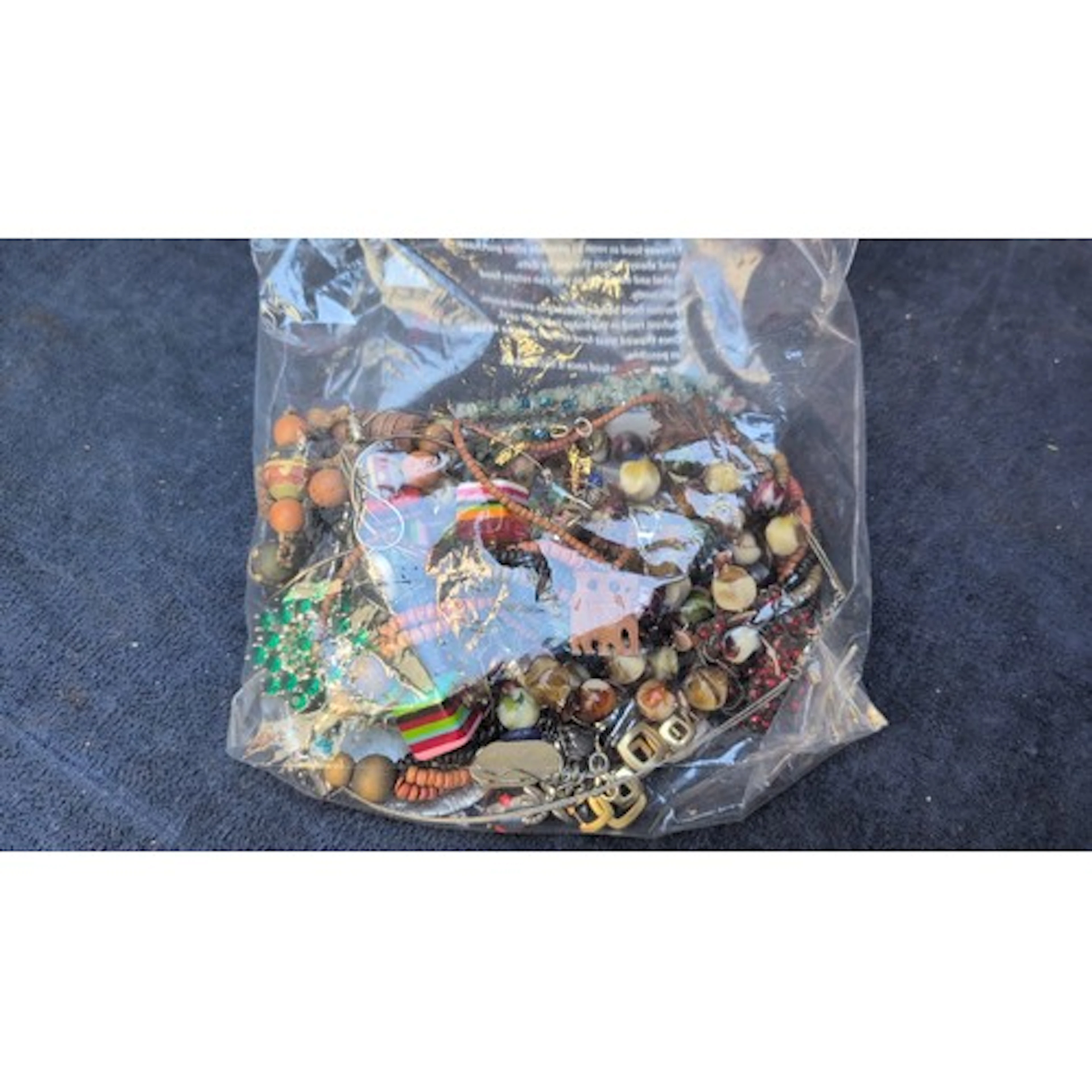 A group of assorted costume jewellery and fashion accessorie...