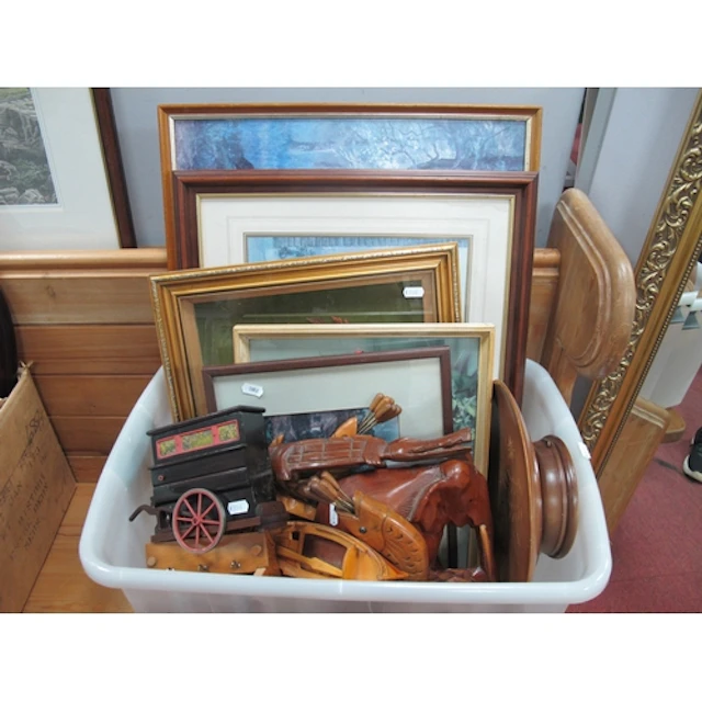 Pictures and woodenware, comprising collection of framed pic...