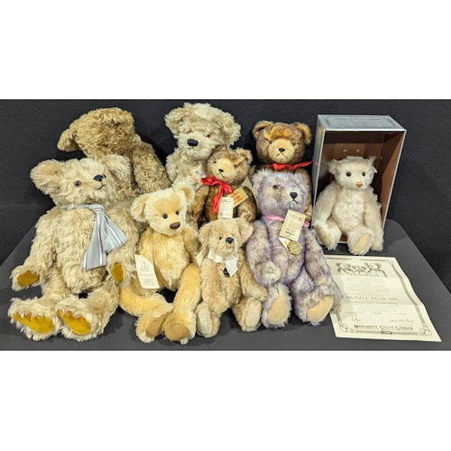 Toys - A quantity of teddy bears & stuffed animals to includ...