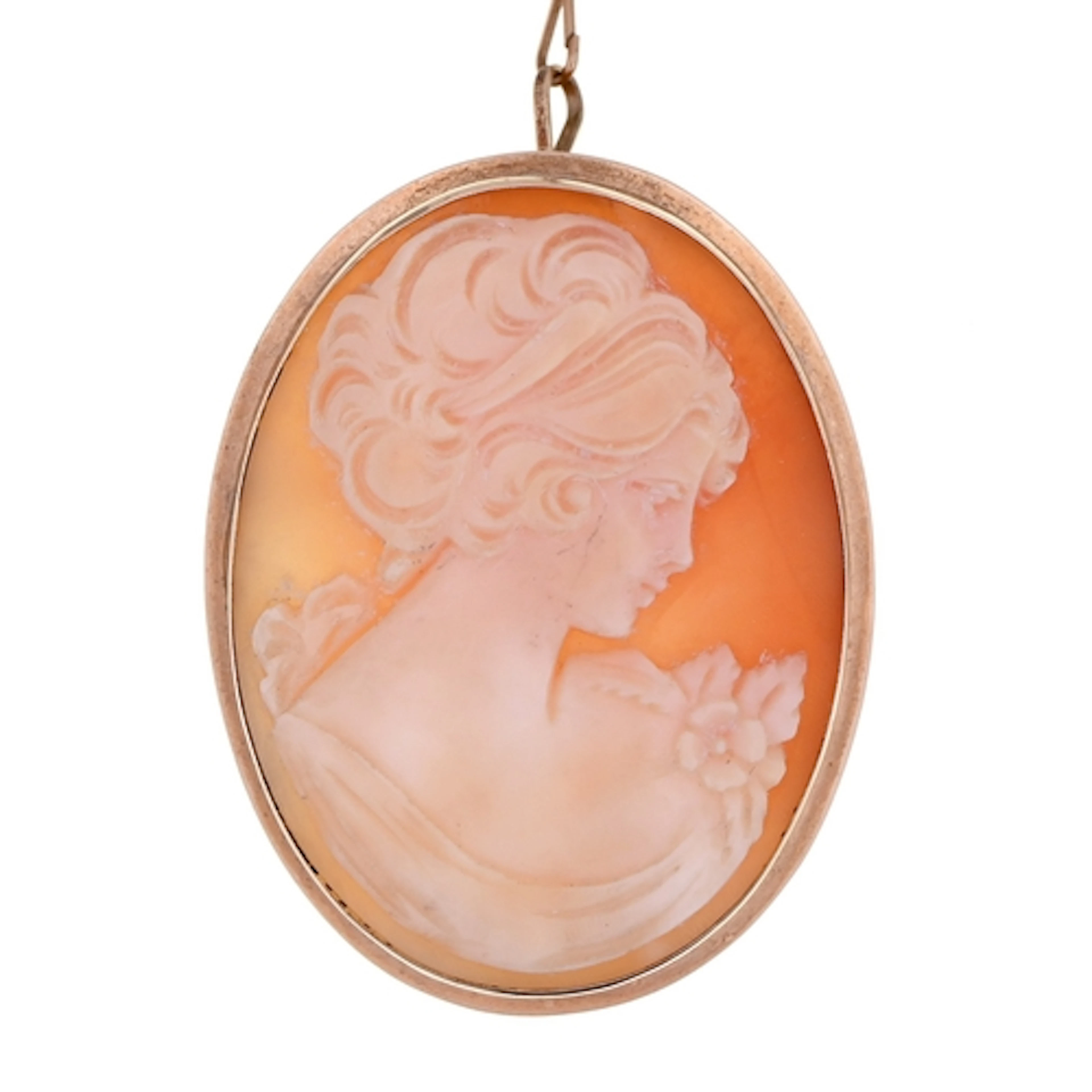 A cameo brooch, in gold, oval 4.8cm, marked K9...