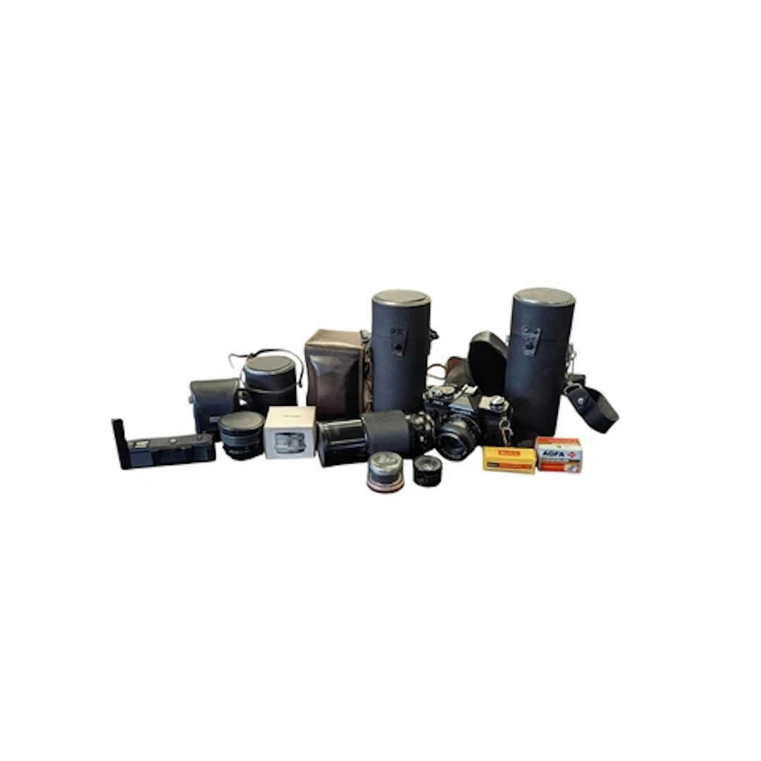 A collection of vintage 20th century and contemporary camera...