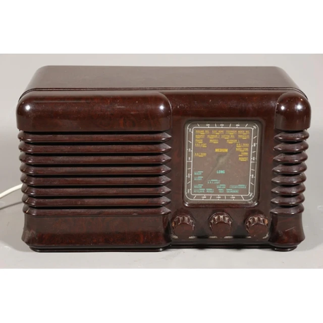 Vintage bakelite table top radio receiver with Trovox Monobo...