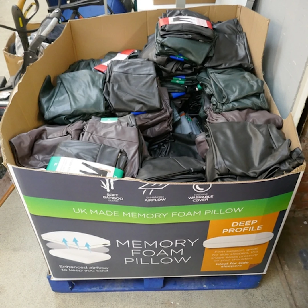 A pallet of Teddi Rose ladies faux leather leggings - variou...