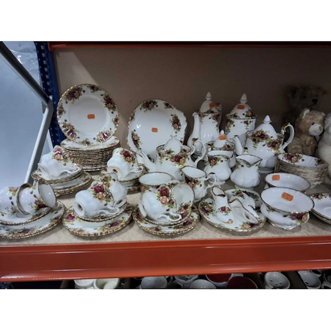 A DINNER SERVICE OF 'OLD COUNTRY ROSES' BY ROYAL ALBERT comp...