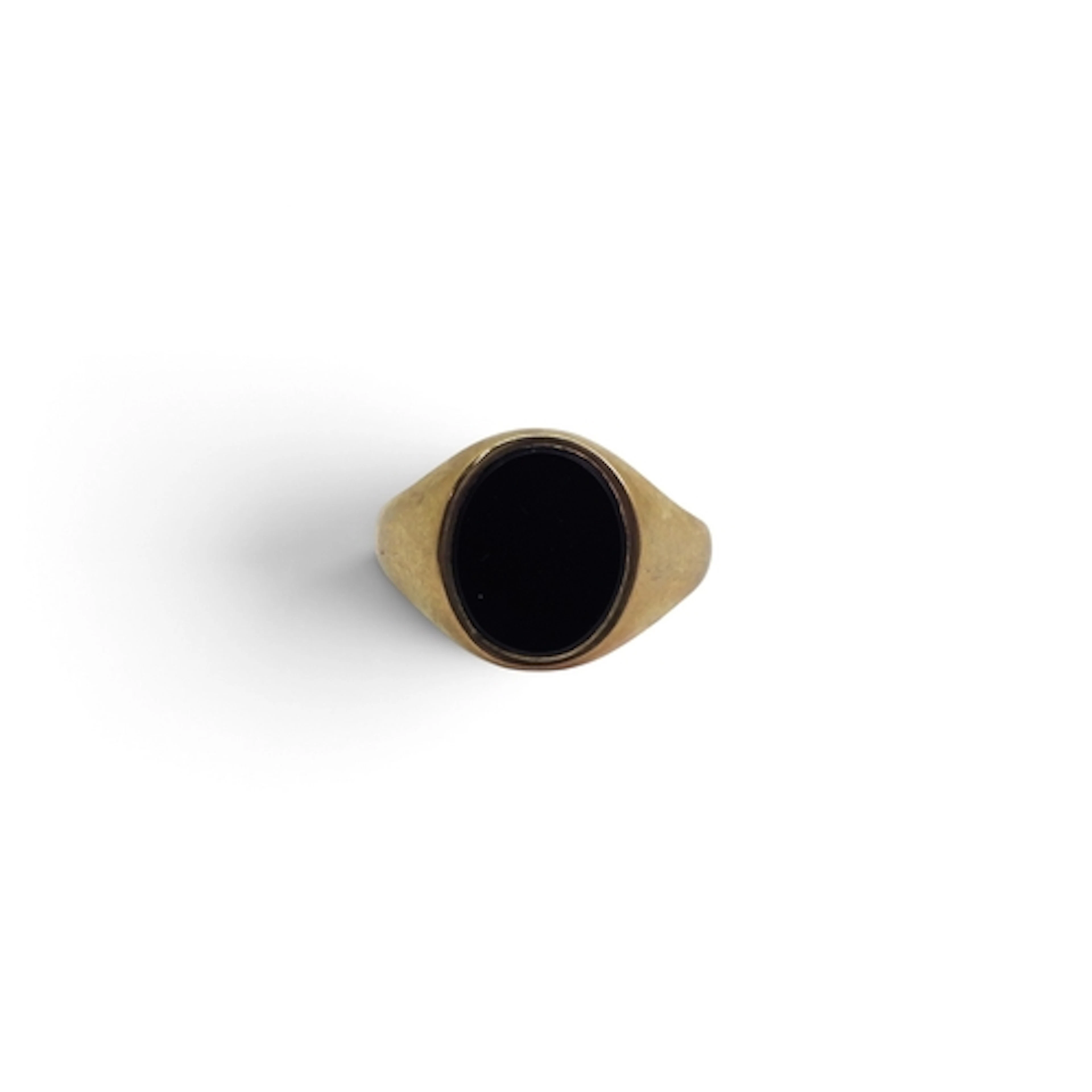 A 9ct gold onyx signet ring, size R1/2, weight 3.6gms