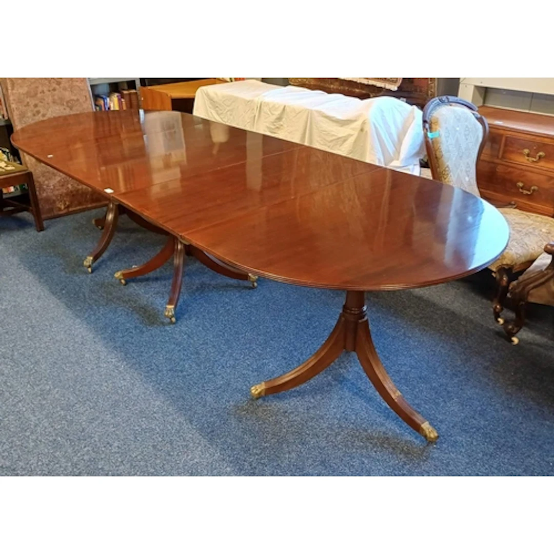 EARLY 20TH CENTURY MAHOGANY TRIPLE PEDESTAL DINING TABLE WIT...