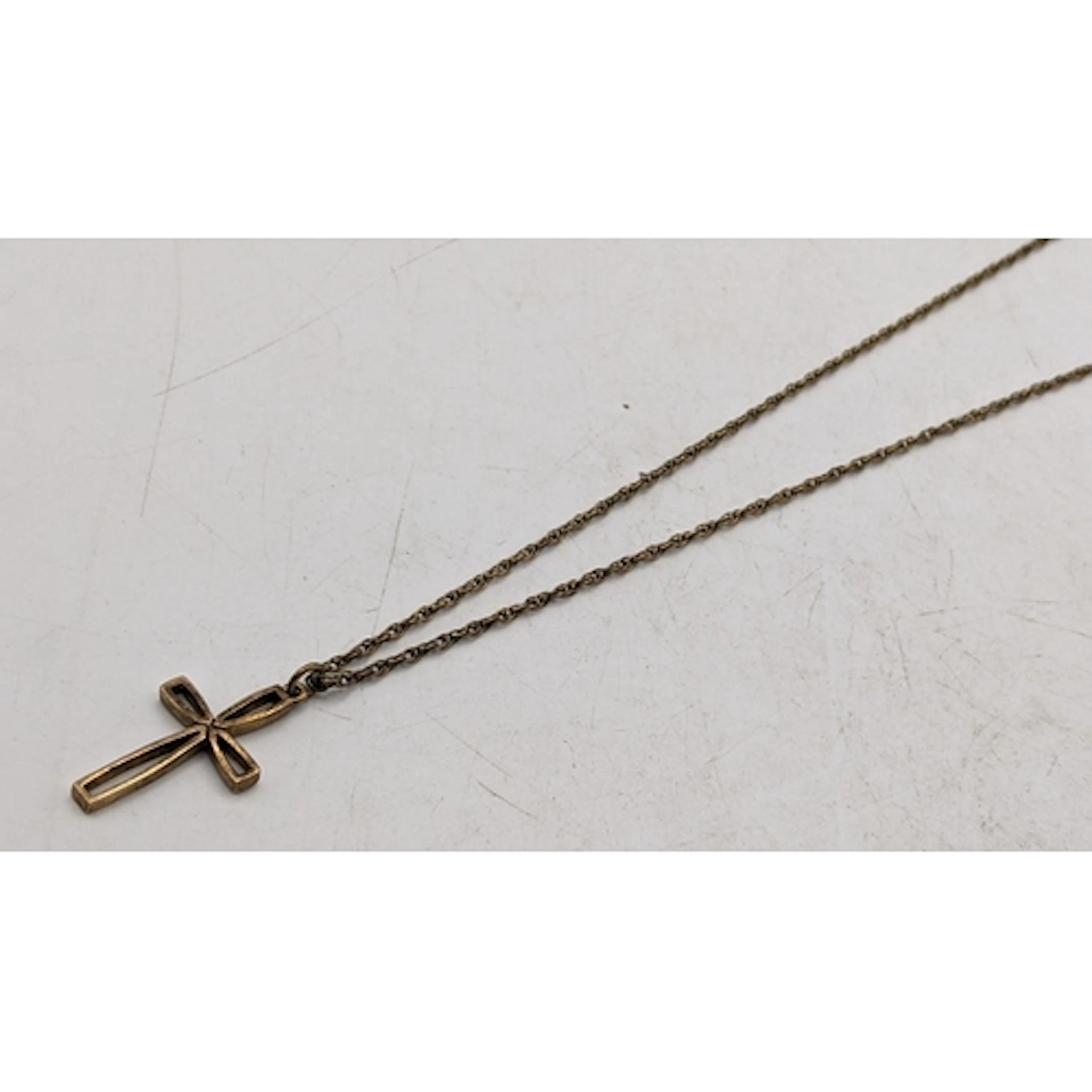 A 9ct gold cross pendant on a 9ct gold chain link necklace, ...