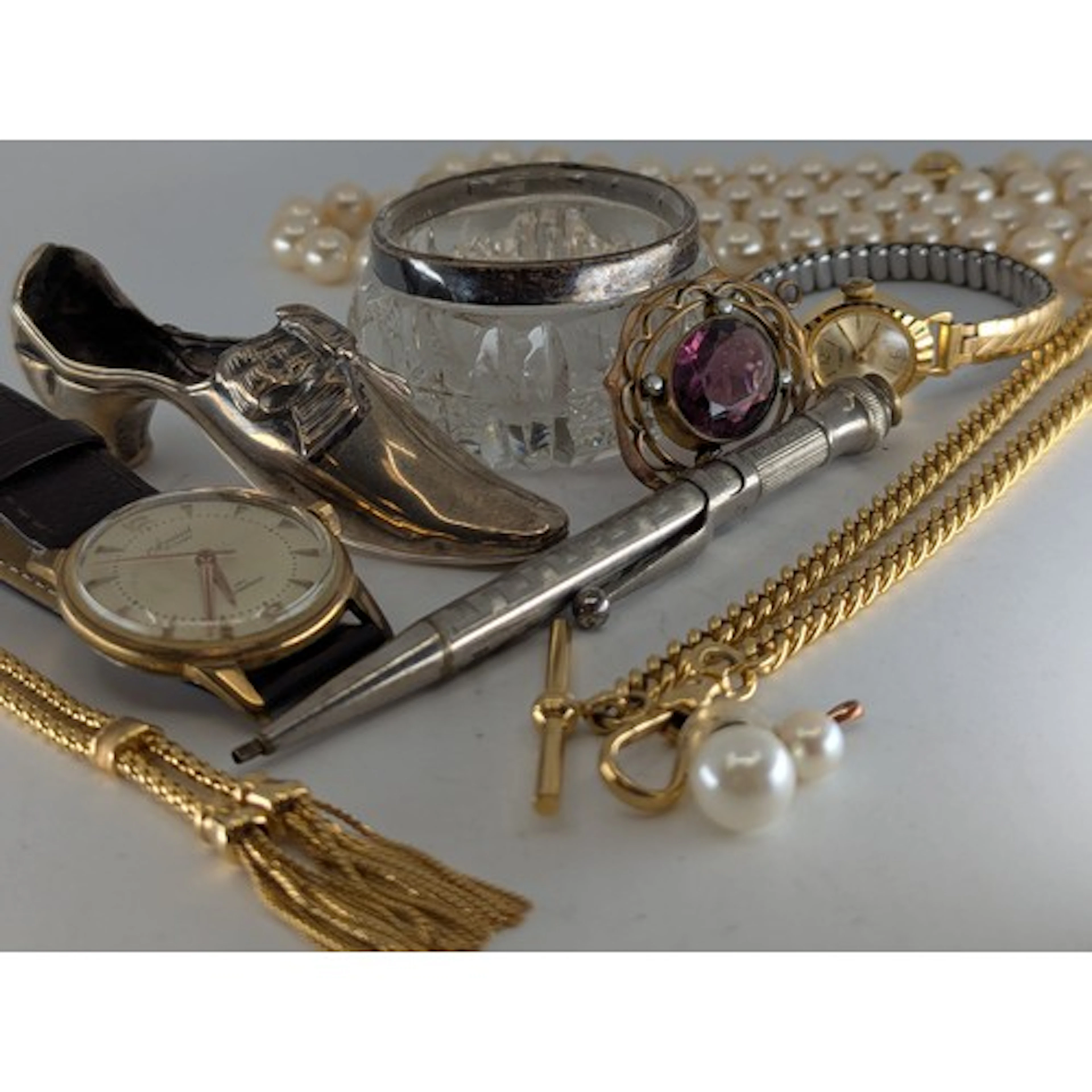 An Edward VII Adie & Lovekin silver pincushion case in the f...