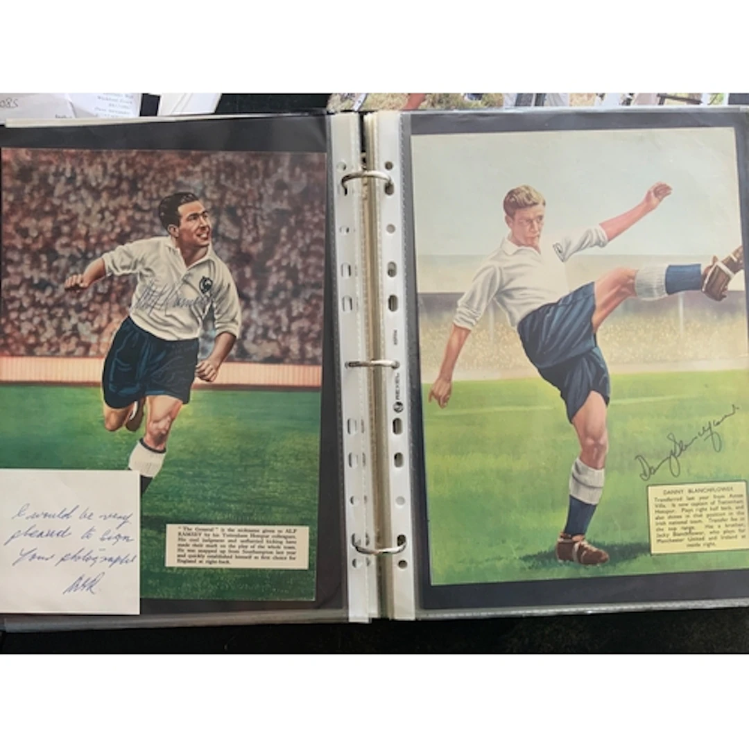 Tottenham Signed Football Magazine Pictures: Collected perso...