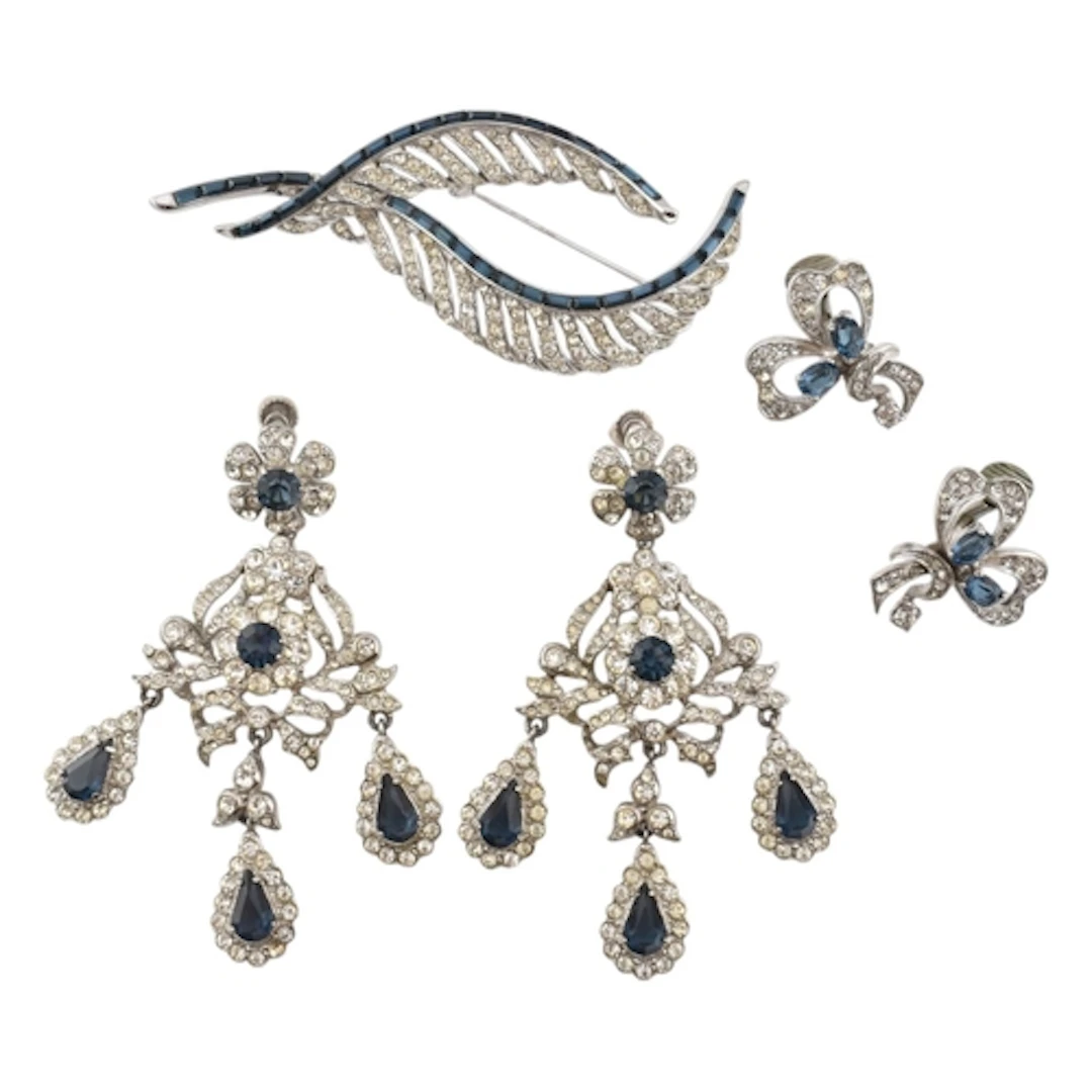 A collection of vintage antique style paste set jewellery. T...