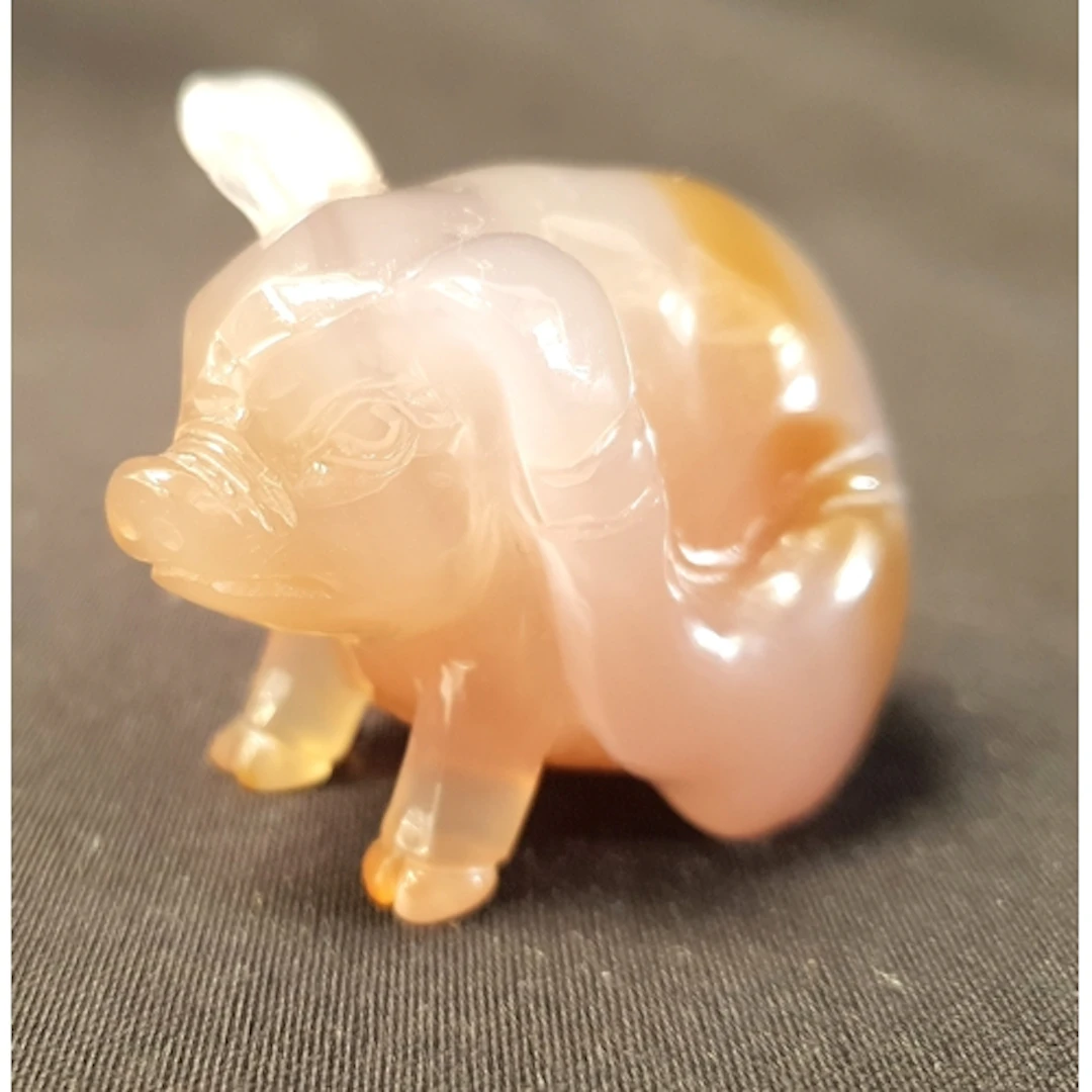 CARVED AGATE PIG 4.2cm high