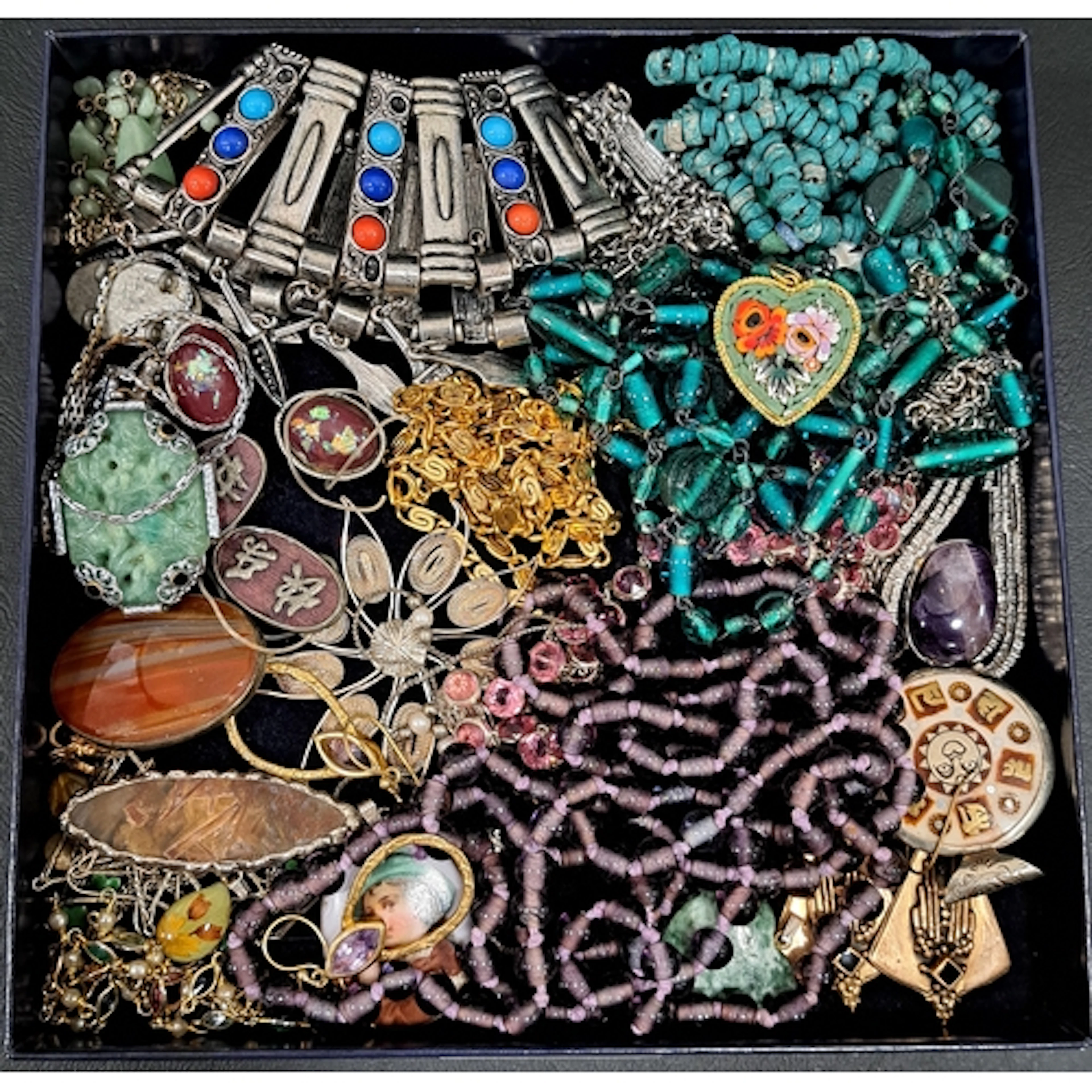 INTERESTING SELECTION OF VINTAGE JEWELLERY including a pair ...