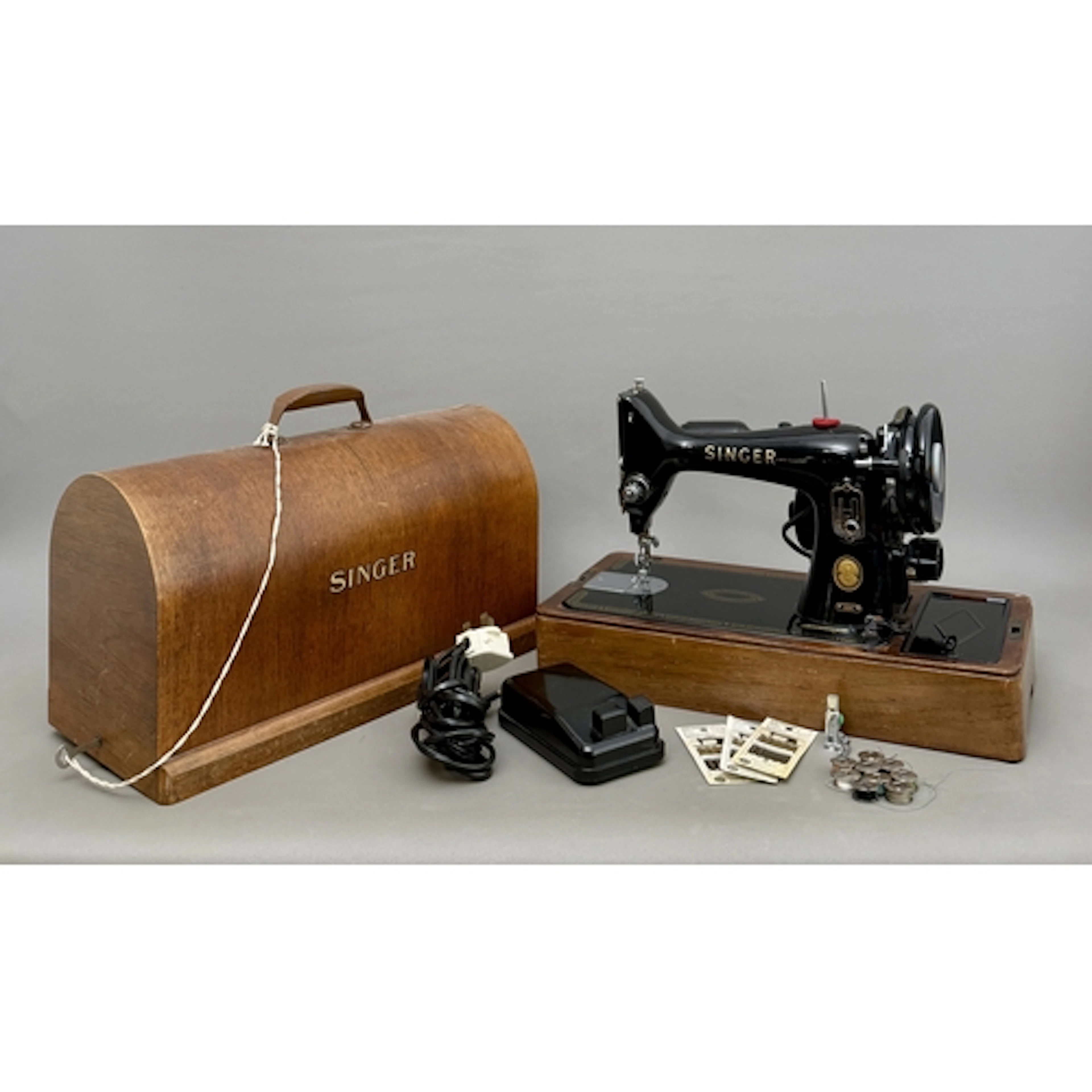 A mid century Singer electric sewing machine - 99K, EM906916...