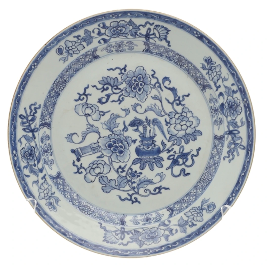 18THC CHINESE BLUE & WHITE DISH. An 18thc Chinese export dis...