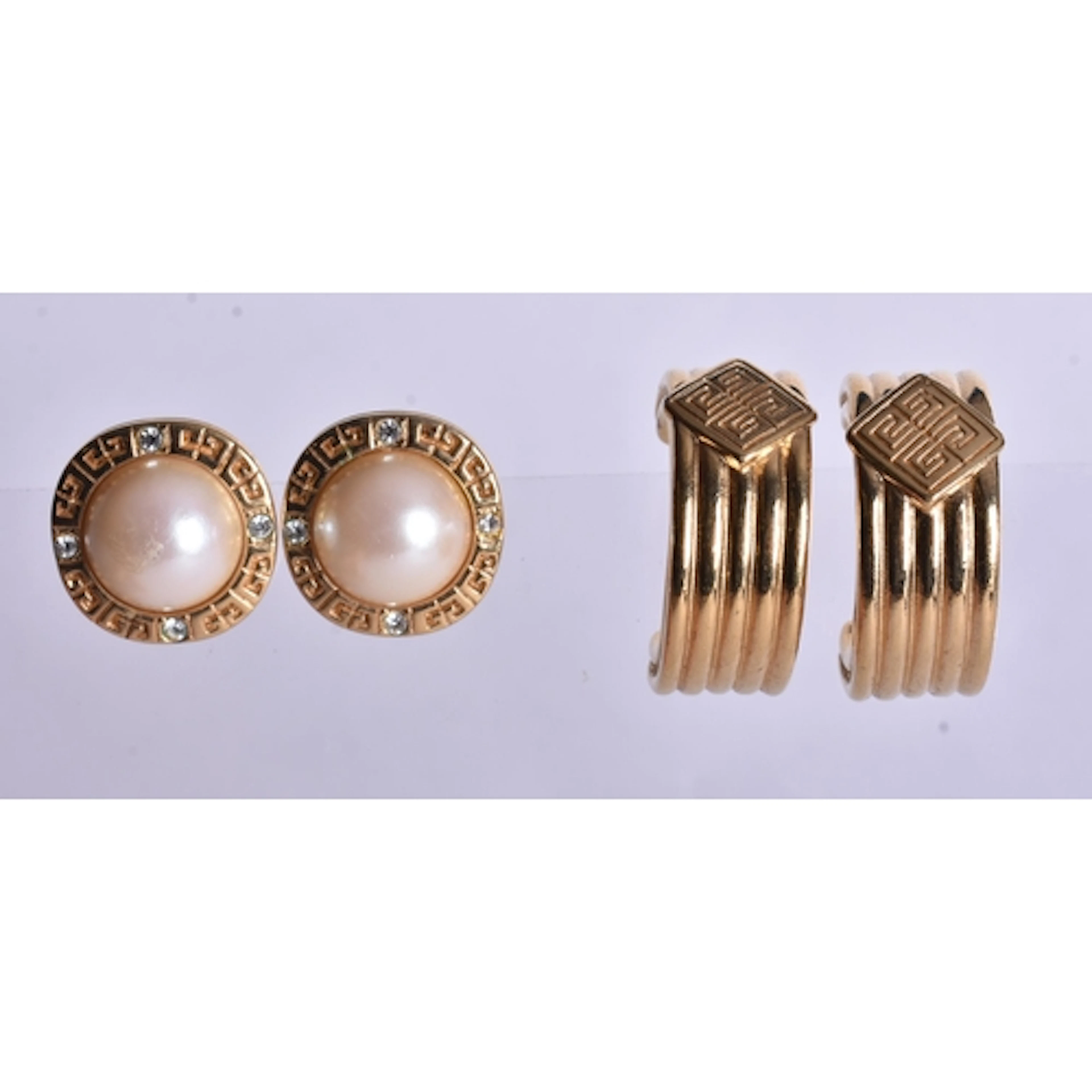 Givenchy Gold Tone Earrings inc. Simulated Pearl. (4)