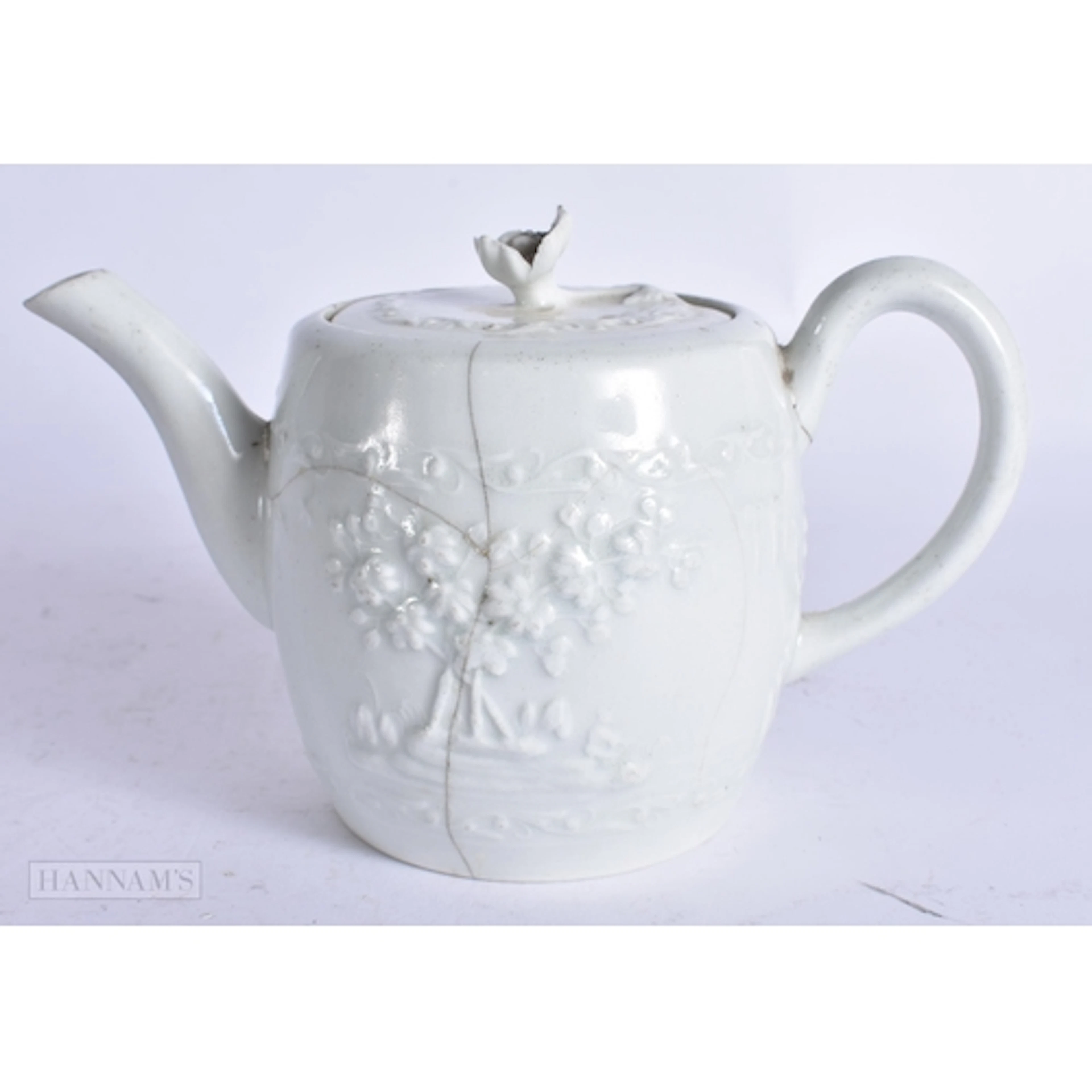 A RARE 18TH CENTURY WORCESTER PORCELAIN TEAPOT AND COVER C17...