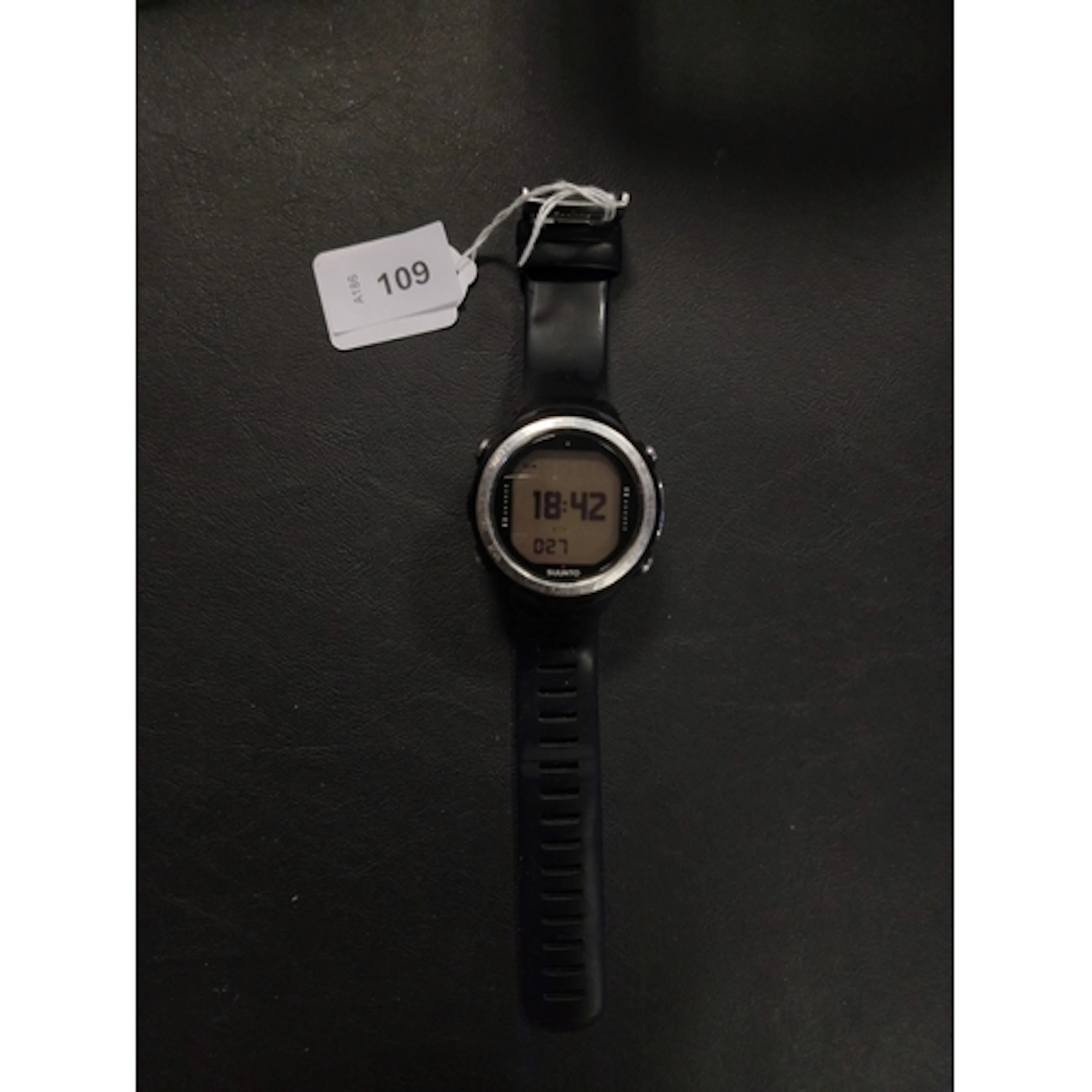 SUUNTO DIVING WATCH S/N; 10170342 Note: It is the buyer's r...