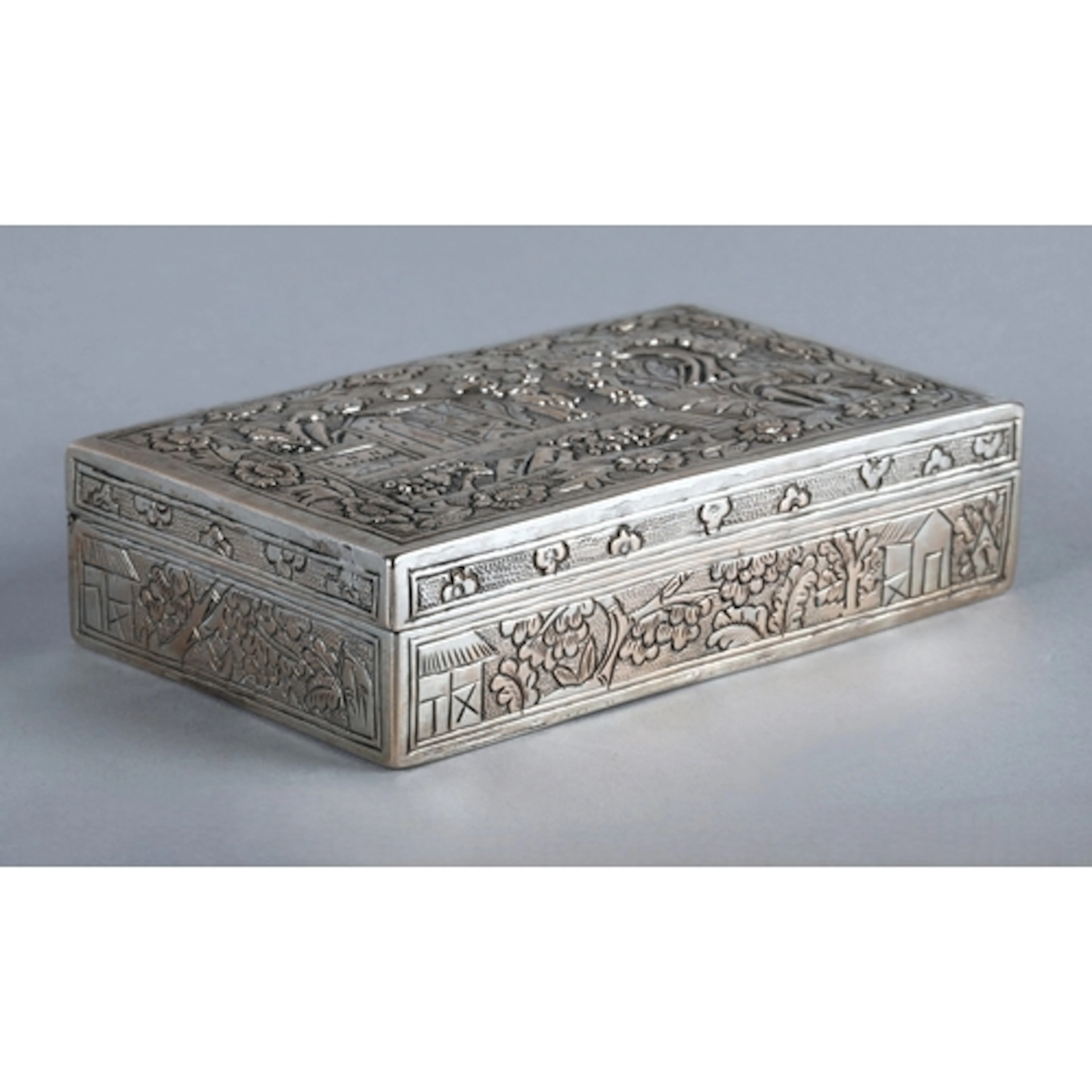 Chinese style export silver and gold coloured overlaid snuff...