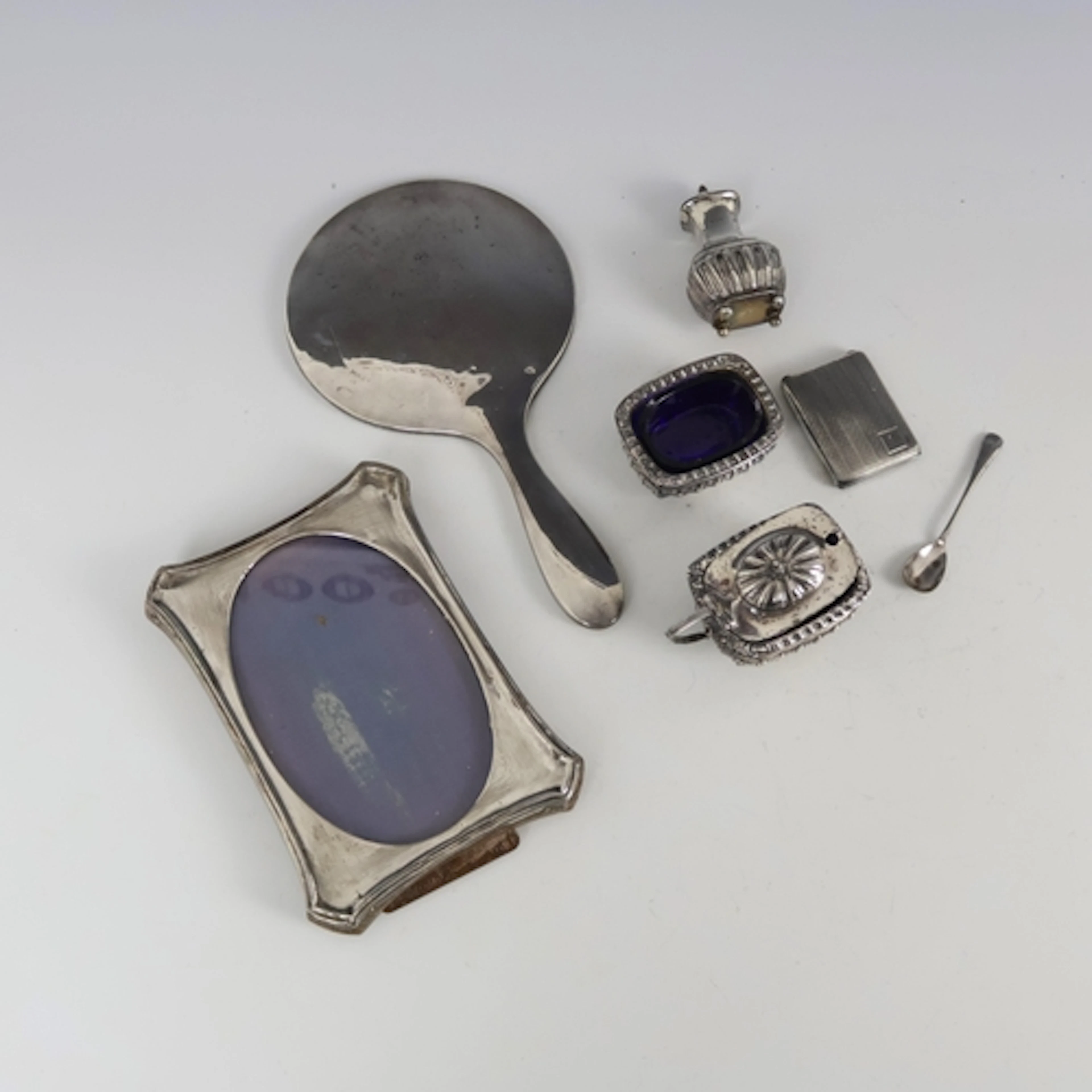 A selection of silver, including a near matched early 20th c...