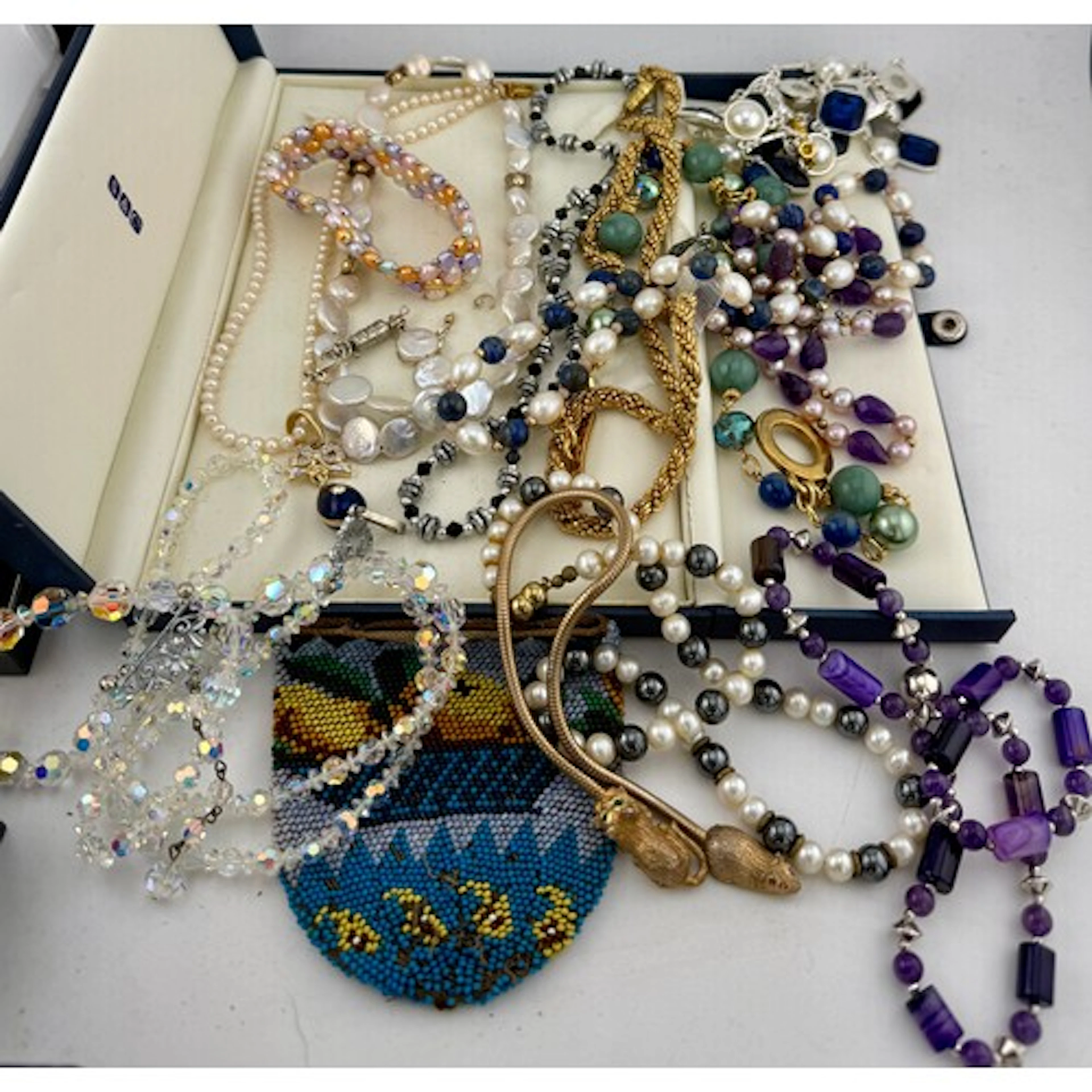 A quantity of costume jewellery to include bead and pearl ne...
