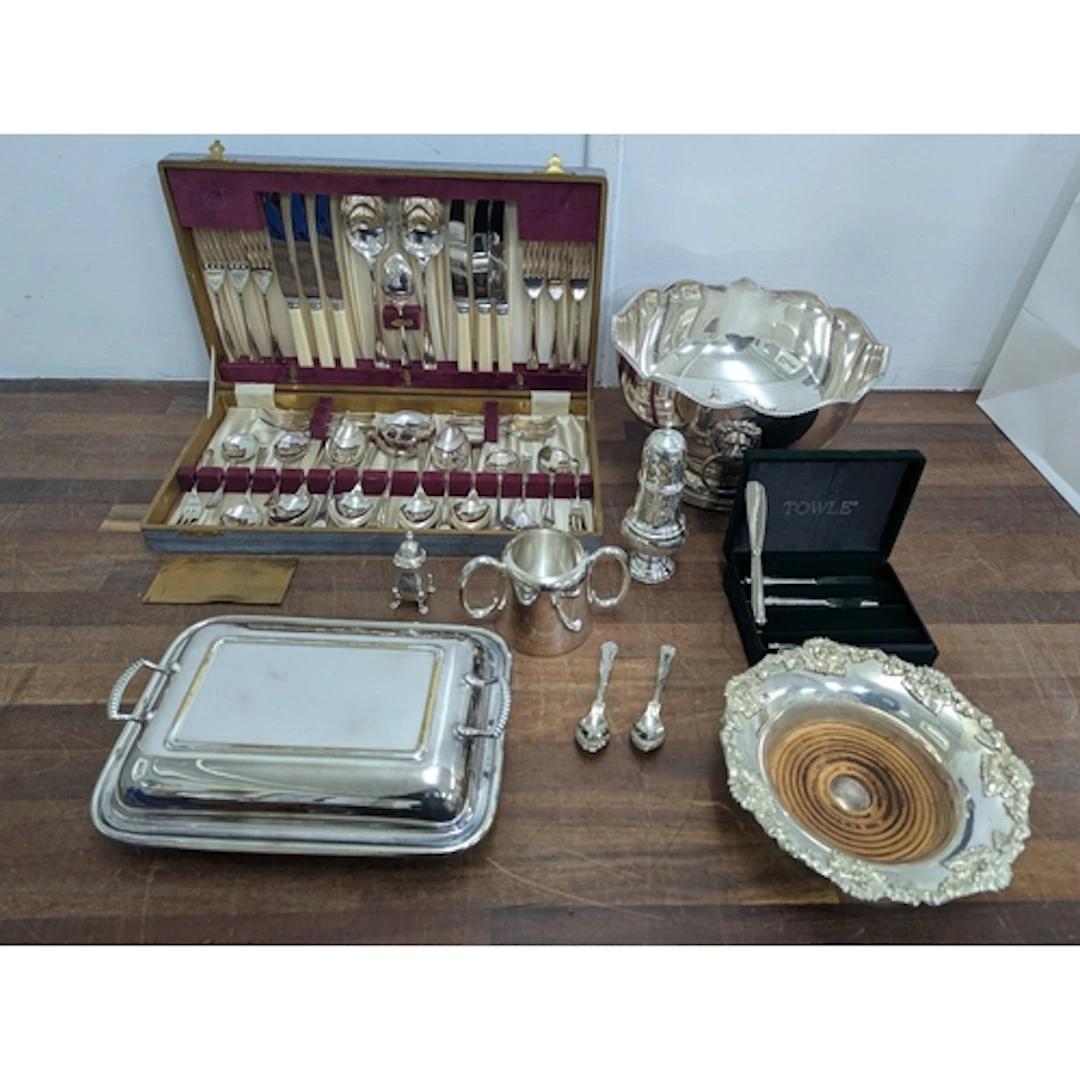 Silver plate to include a pedestal centre piece bowl, a cant...