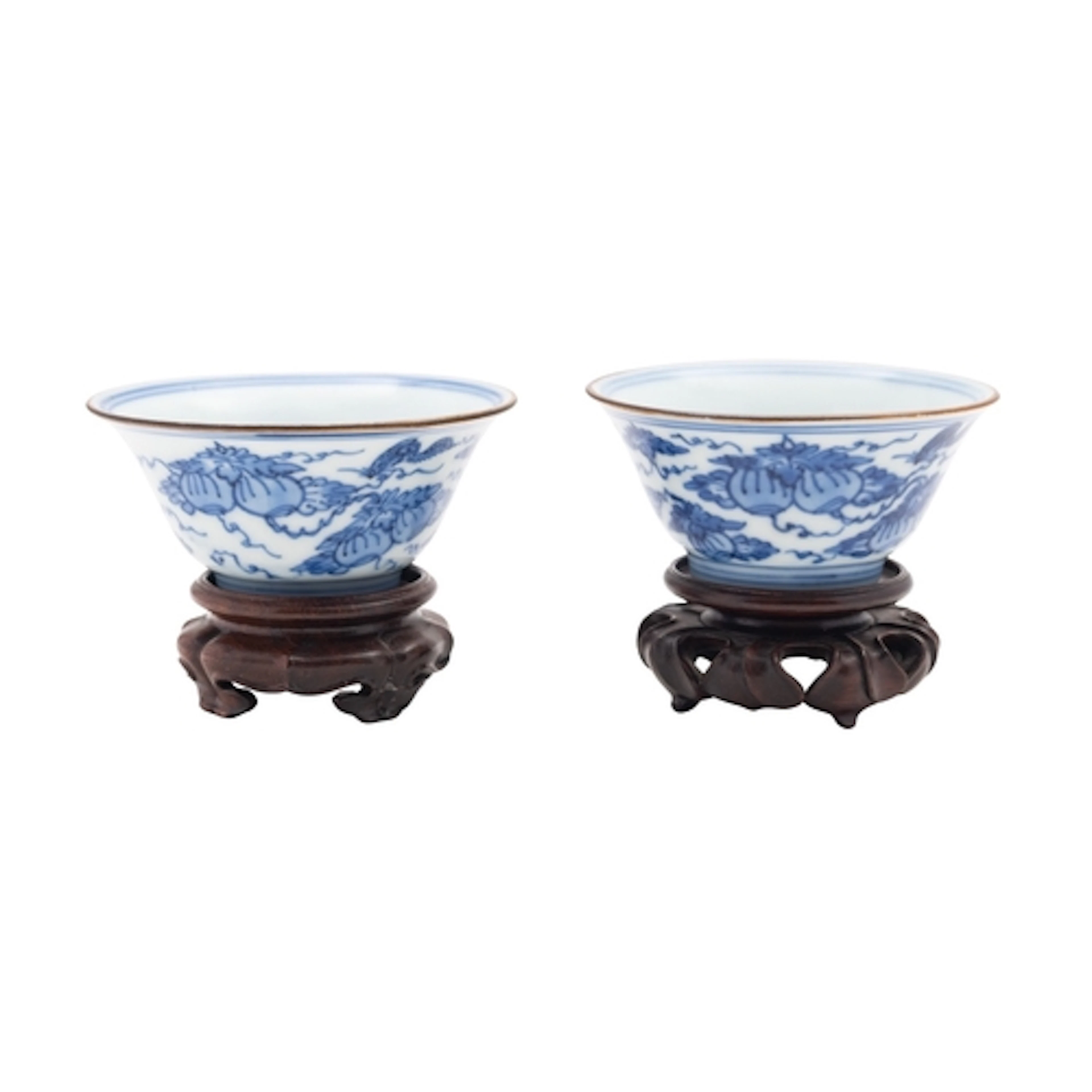 A pair of Chinese blue and white cups, Kangxi period each of...