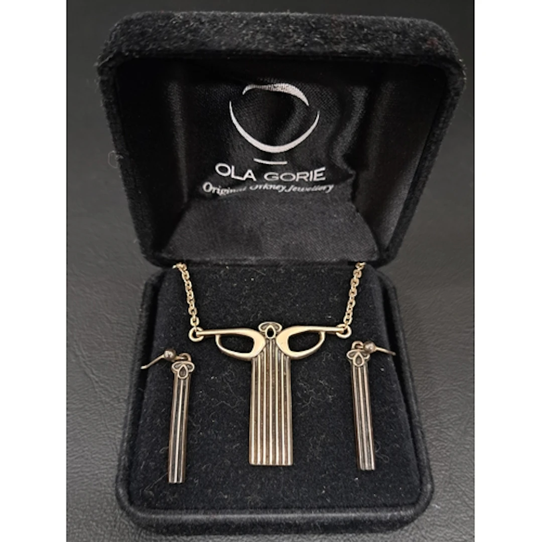 OLA GORIE ART DECO STYLE SILVER PENDANT AND MATCHING EARRING...