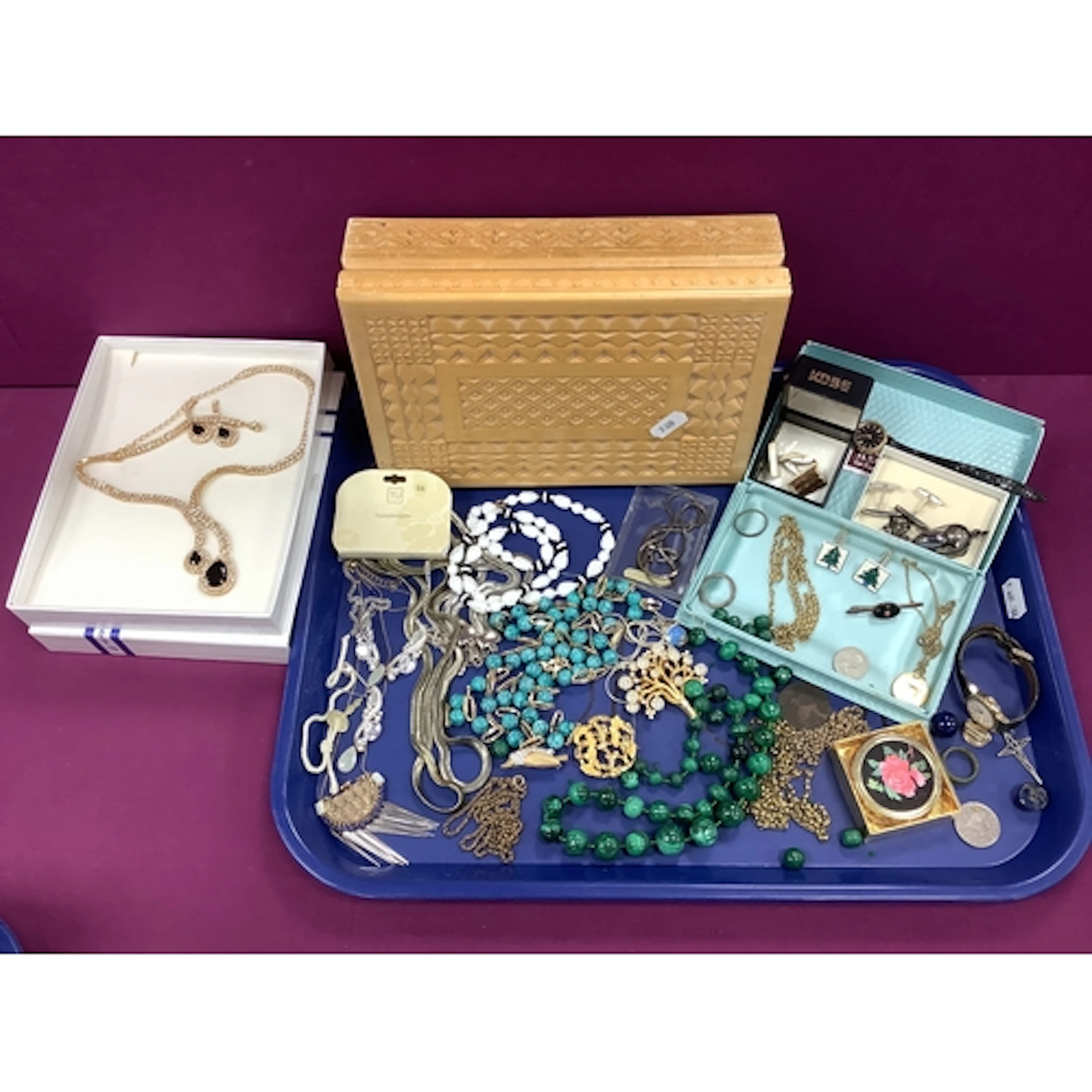 A Collection of Vintage and Later Jewellery, including a dai...