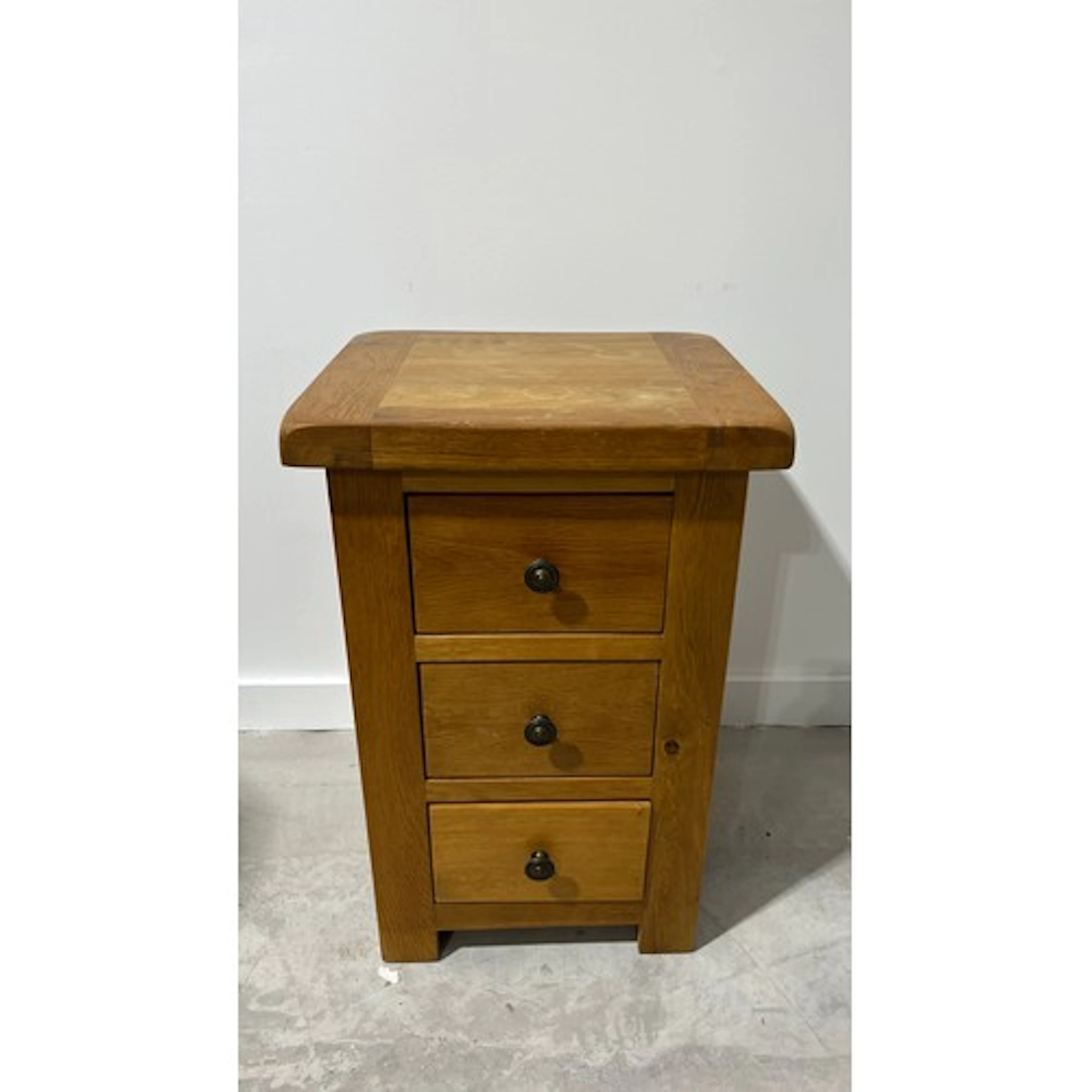 Contemporary oak side chest, square top over three drawers, ...