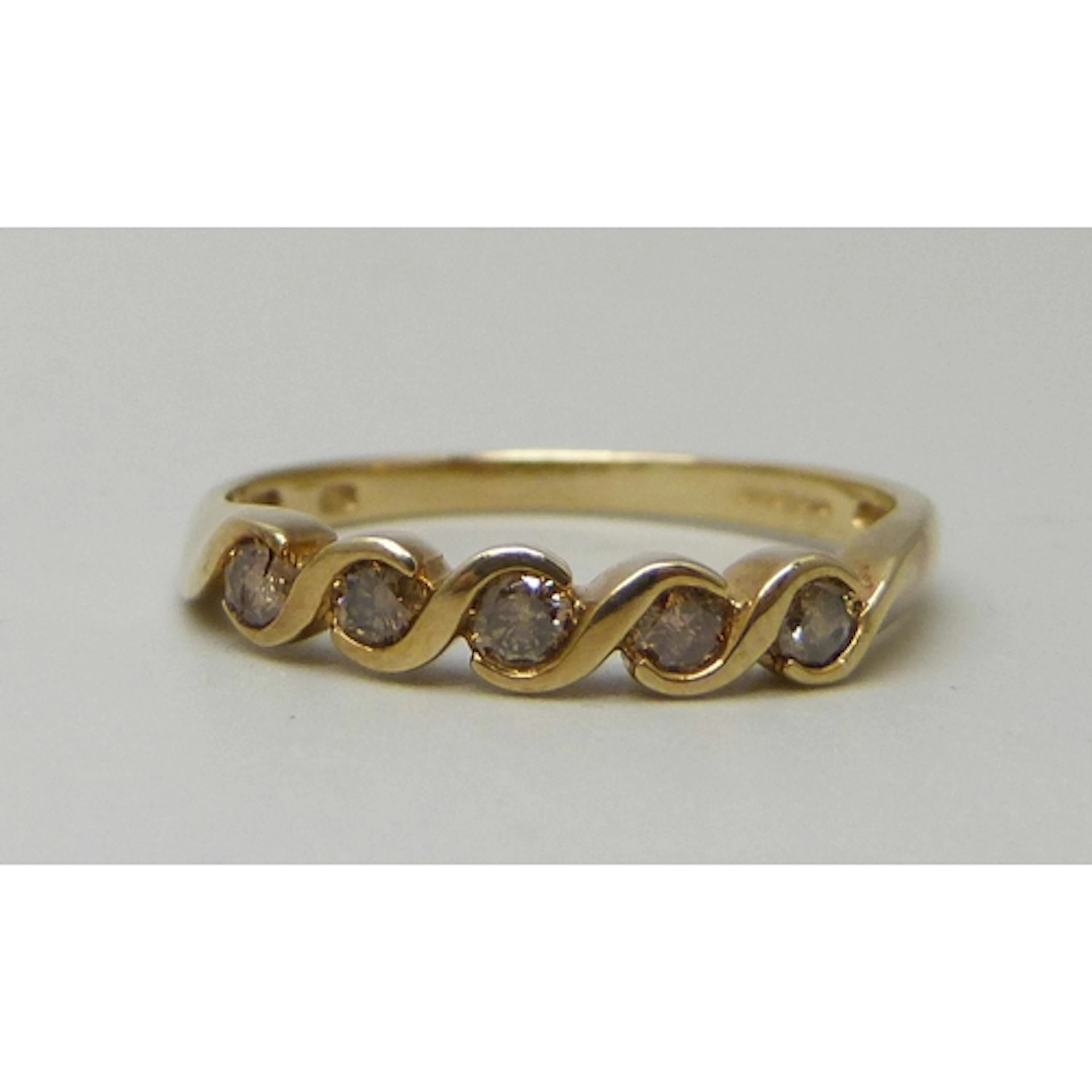 A 9ct gold and cognac diamond ring, 2.1g, R/S